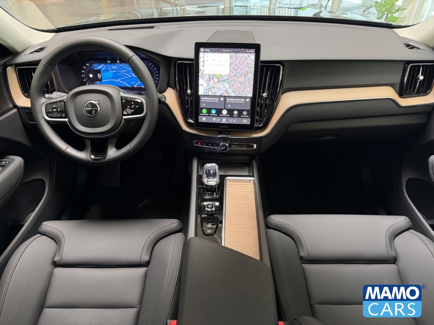 Fahrzeugabbildung Volvo XC60 B5 Plus Dark AWD ACC/BLIS/PANO/360°/HUD