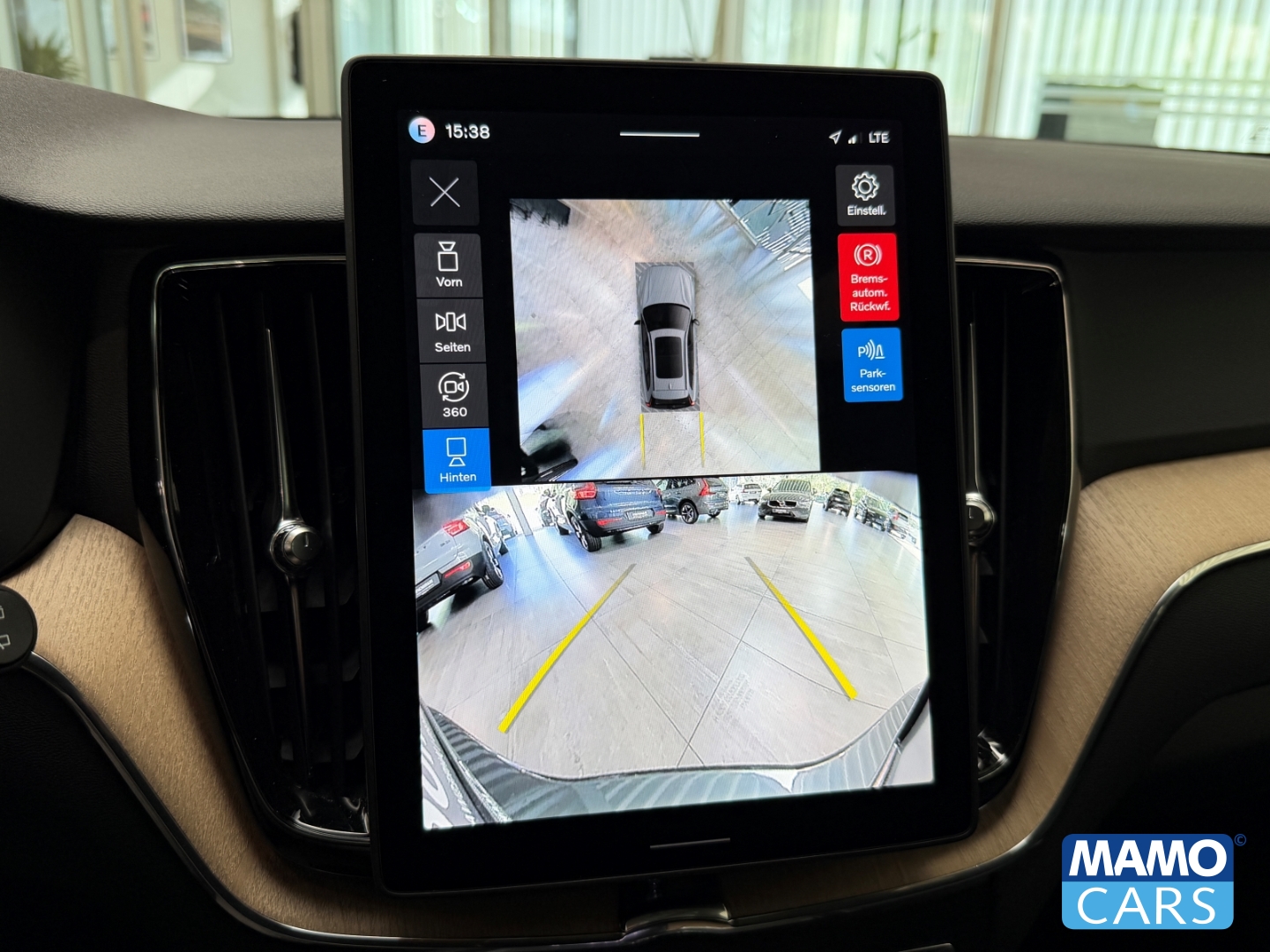 Fahrzeugabbildung Volvo XC60 B5 Plus Dark AWD ACC/BLIS/PANO/360°/HUD