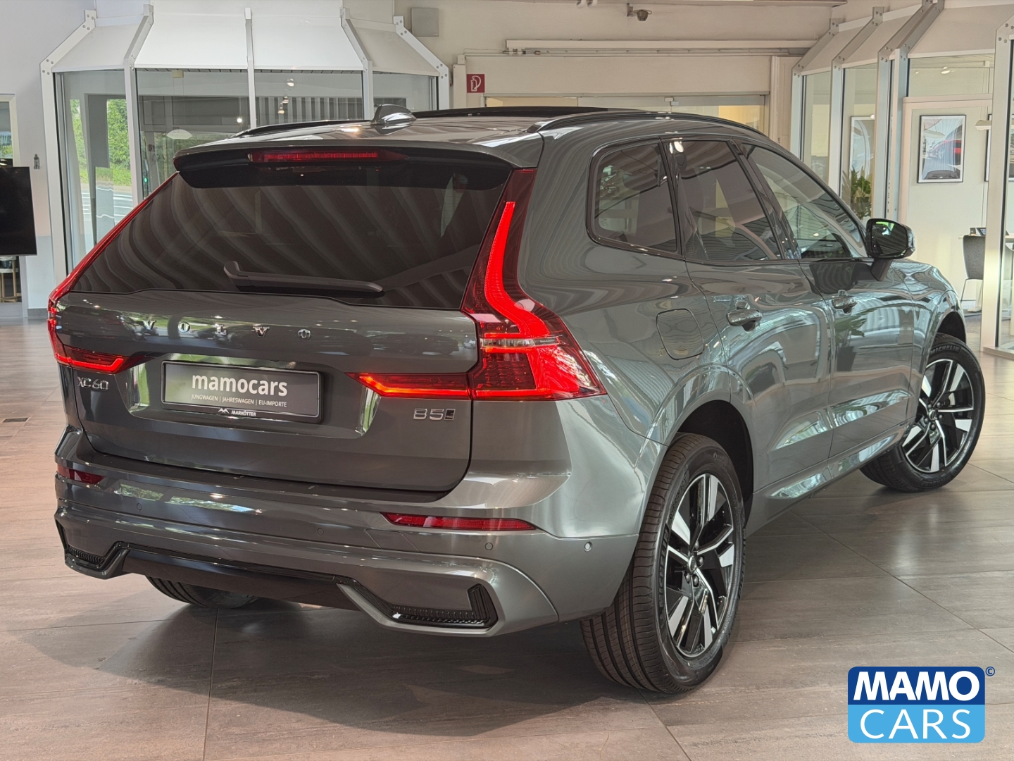 Fahrzeugabbildung Volvo XC60 B5 Plus Dark AWD ACC/BLIS/PANO/360°/HUD