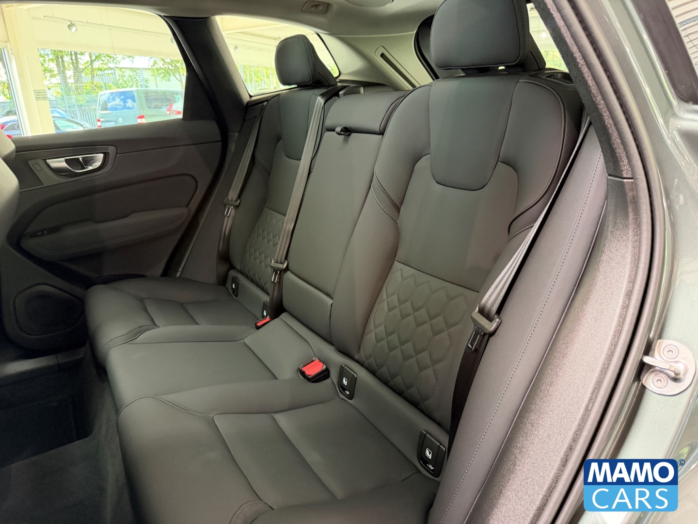 Fahrzeugabbildung Volvo XC60 B5 Plus Dark AWD ACC/BLIS/PANO/360°/HUD