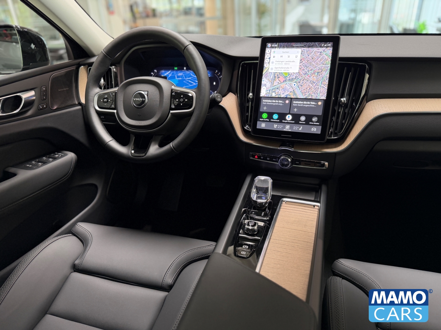 Fahrzeugabbildung Volvo XC60 B5 Plus Dark AWD ACC/BLIS/PANO/360°/HUD