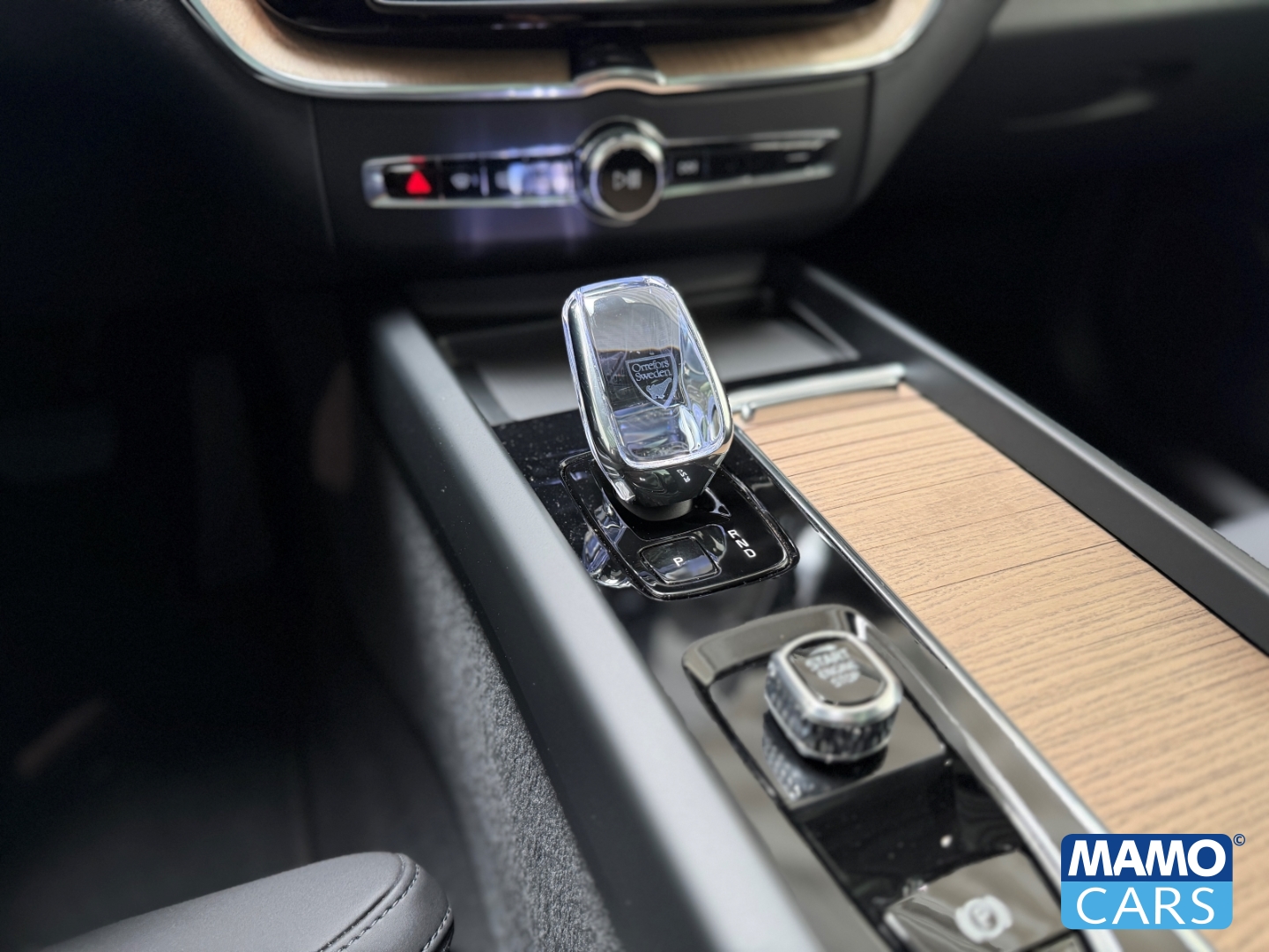 Fahrzeugabbildung Volvo XC60 B5 Plus Dark AWD ACC/BLIS/PANO/360°/HUD