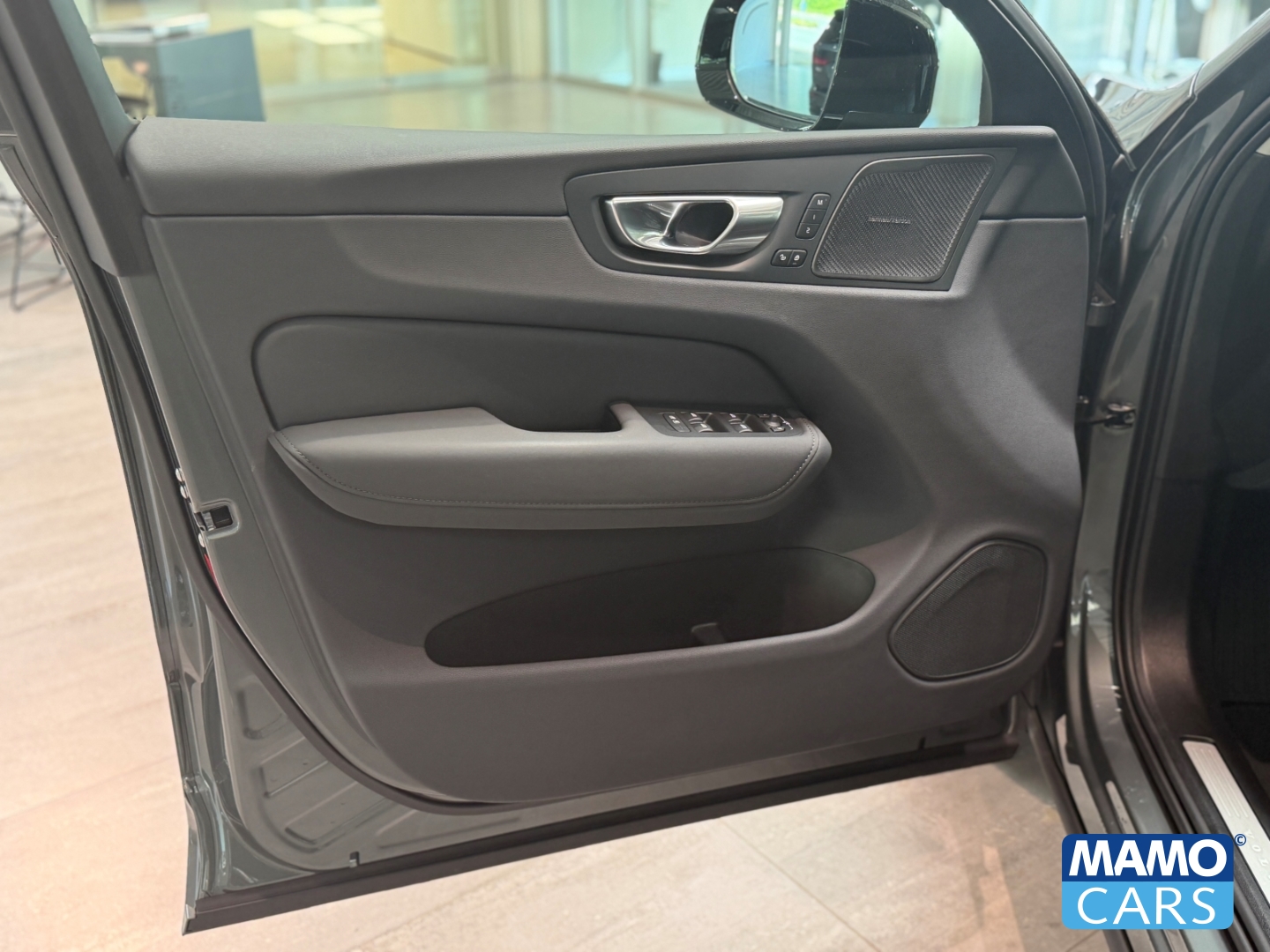 Fahrzeugabbildung Volvo XC60 B5 Plus Dark AWD ACC/BLIS/PANO/360°/HUD