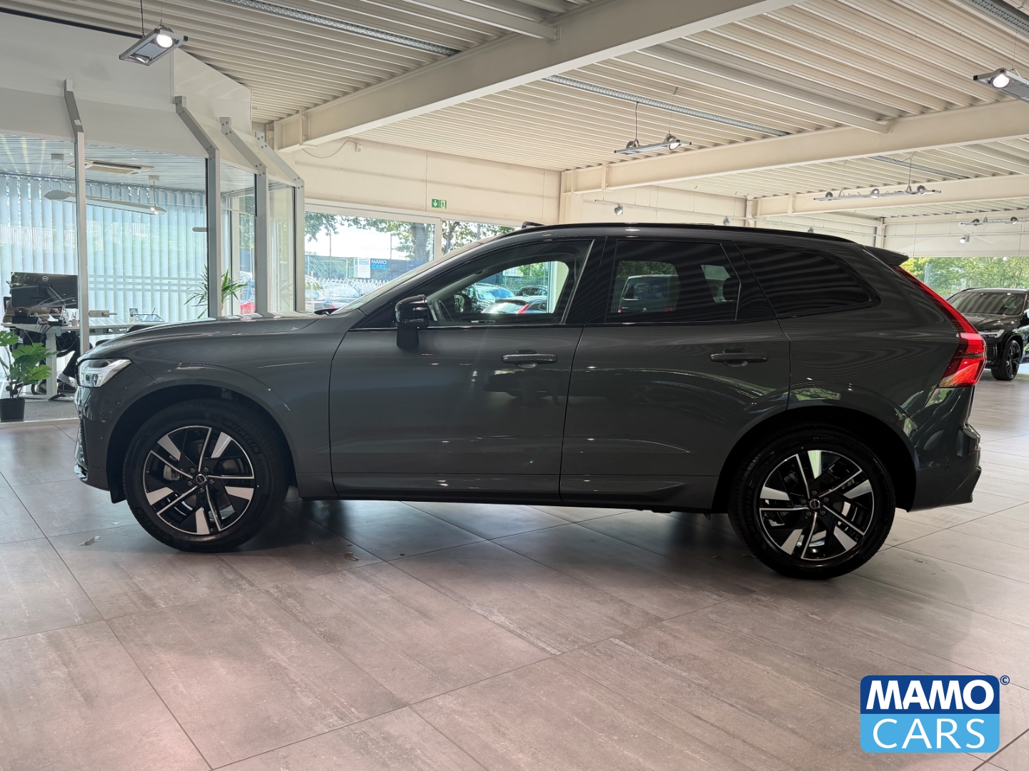 Fahrzeugabbildung Volvo XC60 B5 Plus Dark AWD ACC/BLIS/PANO/360°/HUD