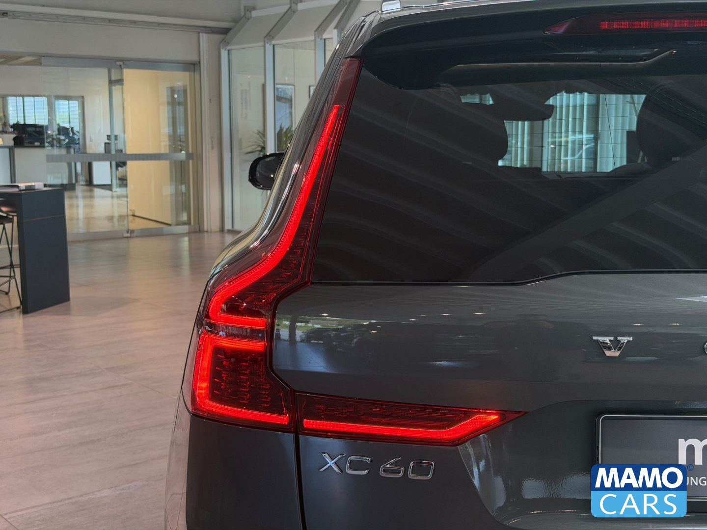 Fahrzeugabbildung Volvo XC60 B5 Plus Dark AWD ACC/BLIS/PANO/360°/HUD