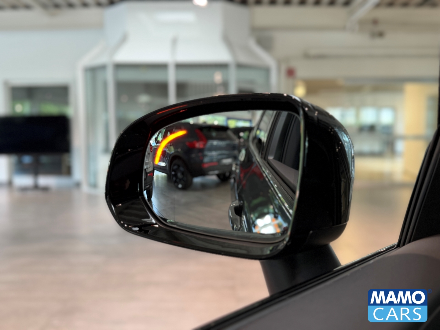 Fahrzeugabbildung Volvo XC60 B5 Plus Dark AWD ACC/BLIS/PANO/360°/HUD
