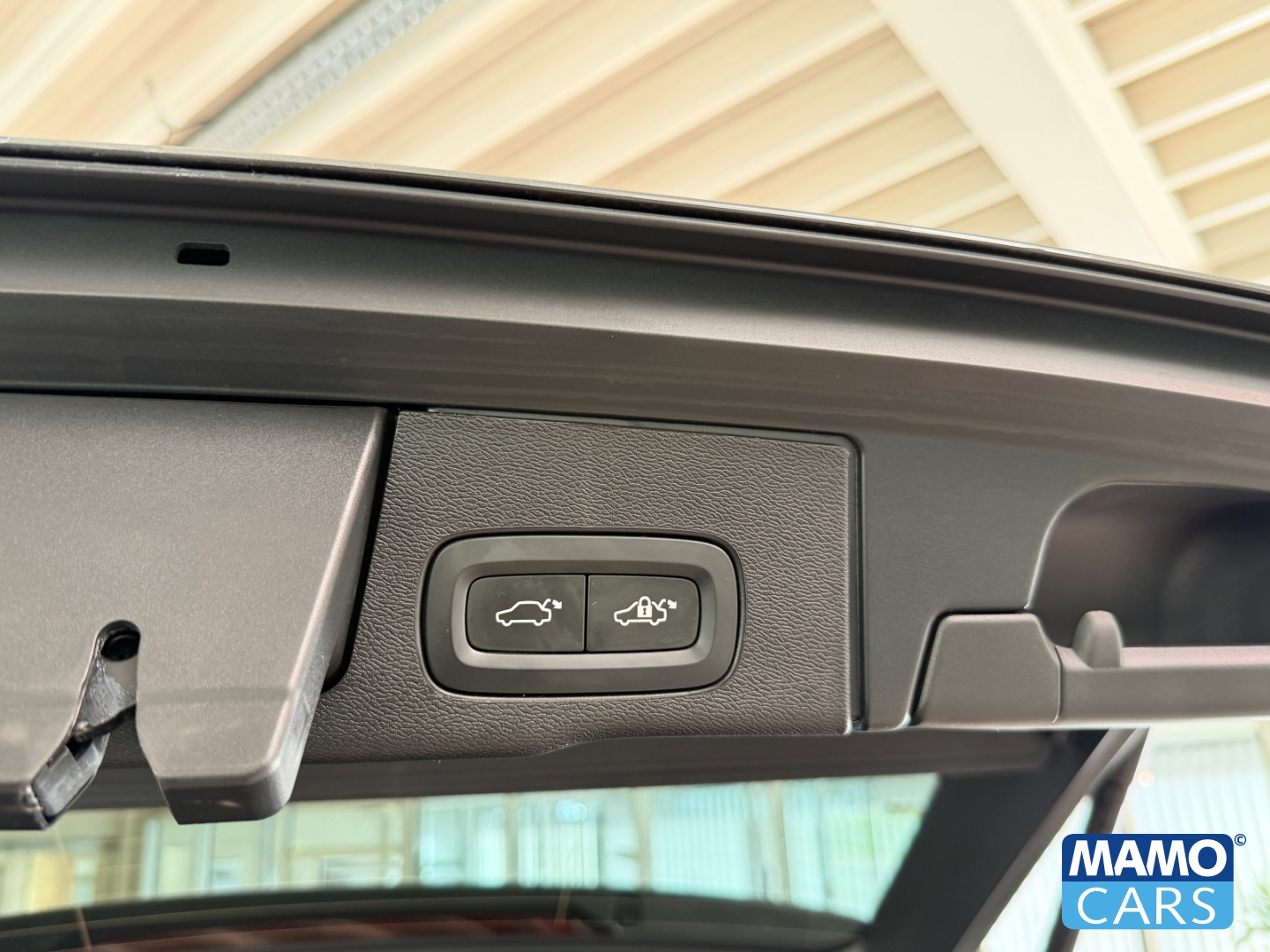 Fahrzeugabbildung Volvo XC60 B5 Plus Dark AWD ACC/BLIS/PANO/360°/HUD
