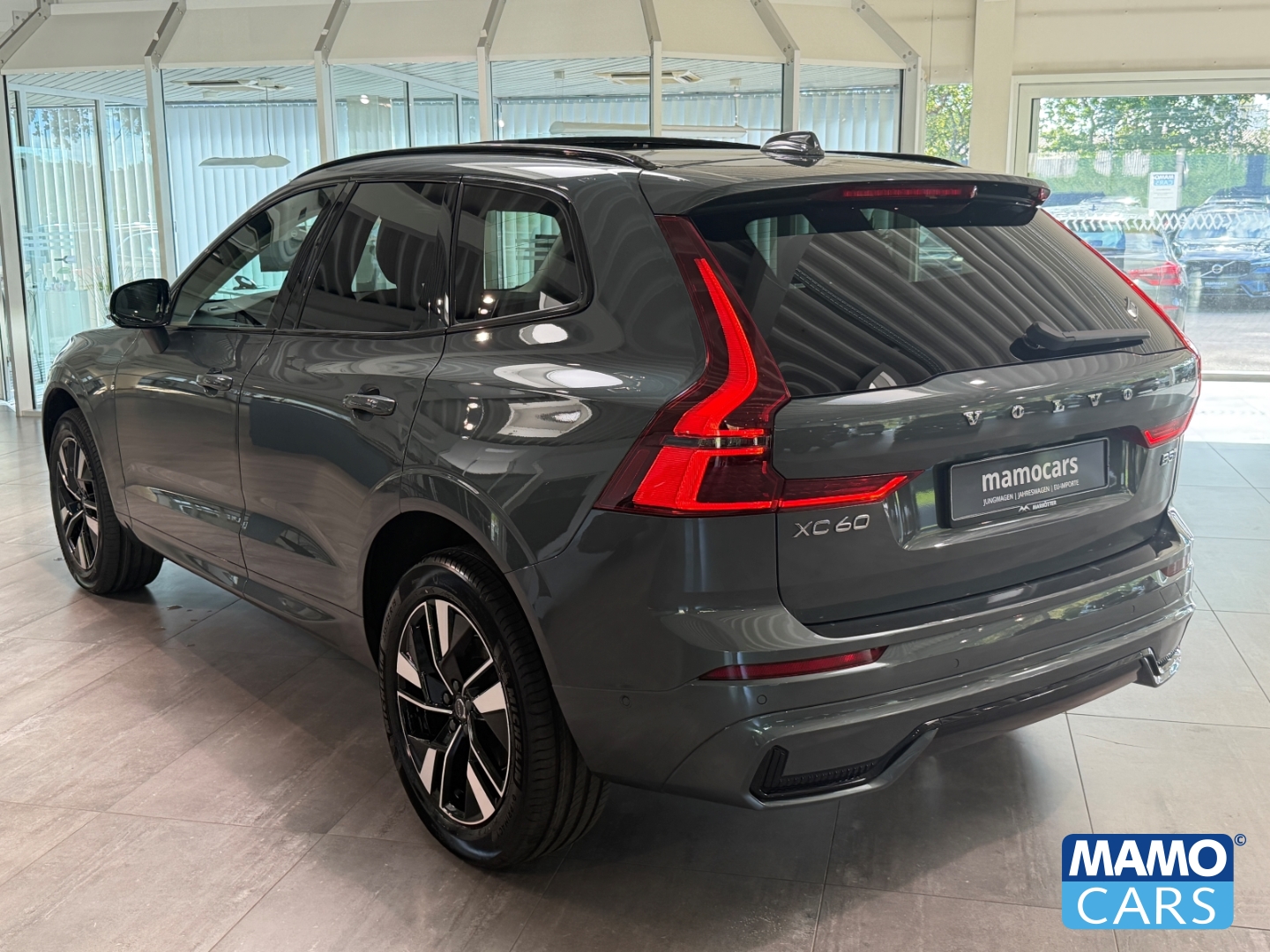Fahrzeugabbildung Volvo XC60 B5 Plus Dark AWD ACC/BLIS/PANO/360°/HUD