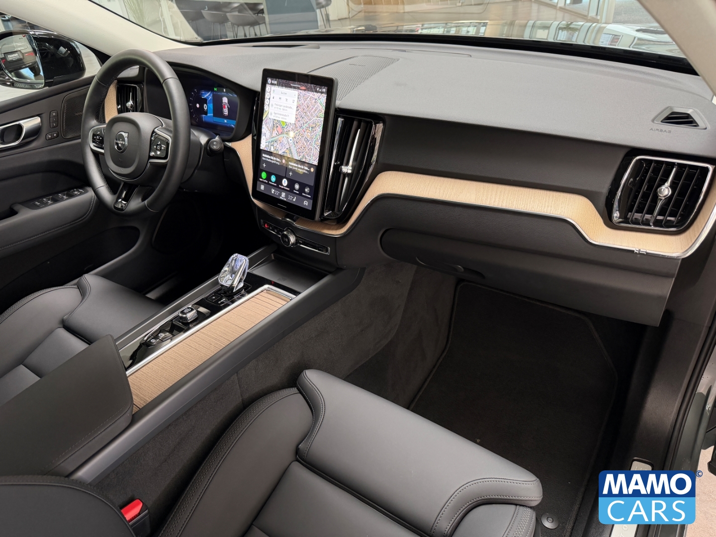 Fahrzeugabbildung Volvo XC60 B5 Plus Dark AWD ACC/BLIS/PANO/360°/HUD