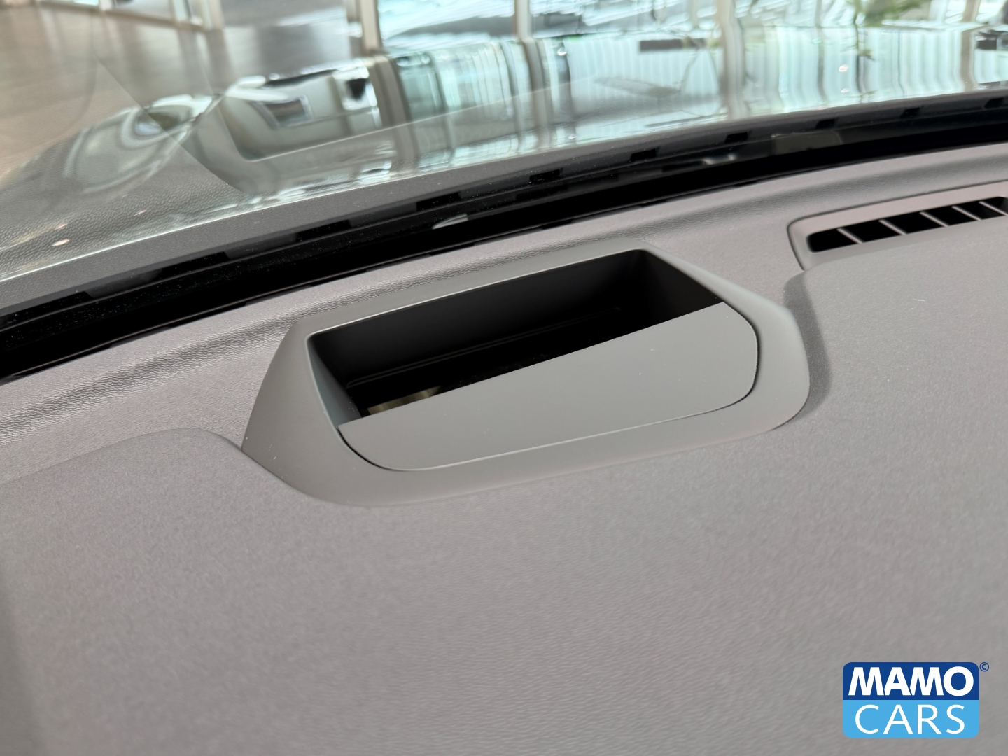 Fahrzeugabbildung Volvo XC60 B5 Plus Dark AWD ACC/BLIS/PANO/360°/HUD