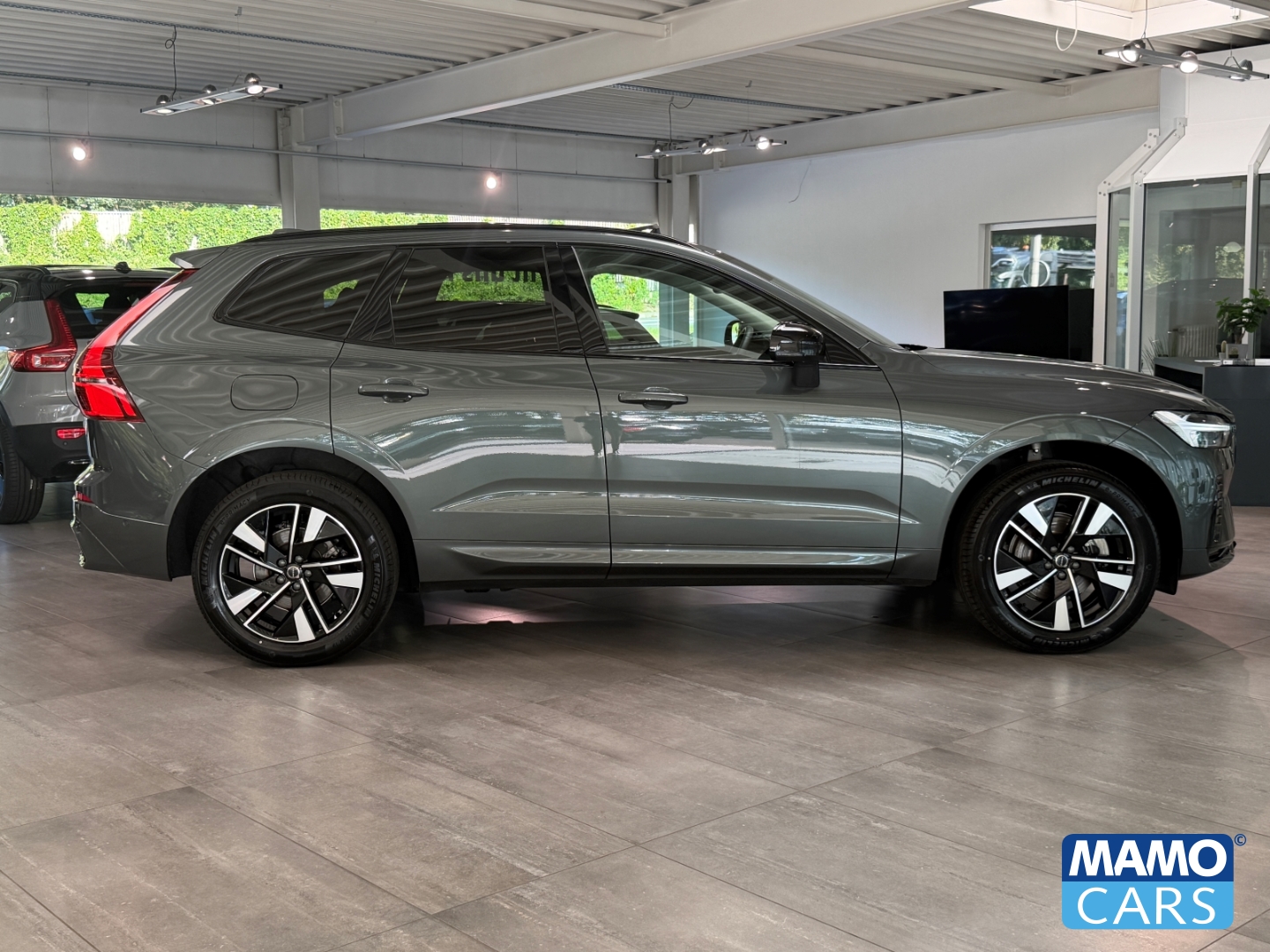Fahrzeugabbildung Volvo XC60 B5 Plus Dark AWD ACC/BLIS/PANO/360°/HUD