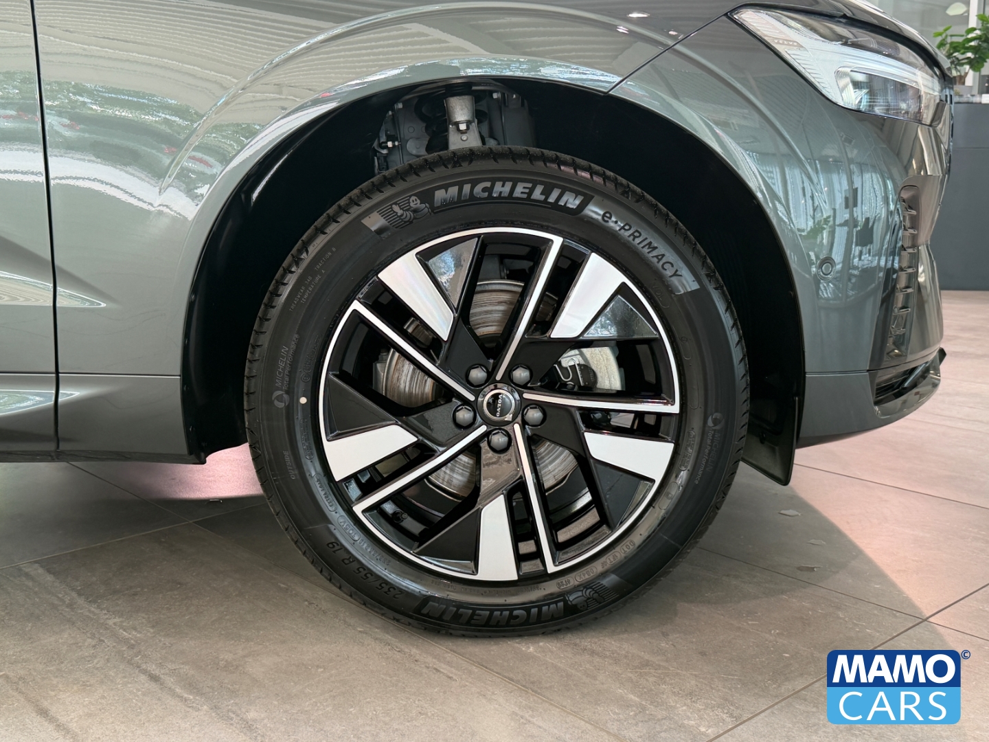 Fahrzeugabbildung Volvo XC60 B5 Plus Dark AWD ACC/BLIS/PANO/360°/HUD