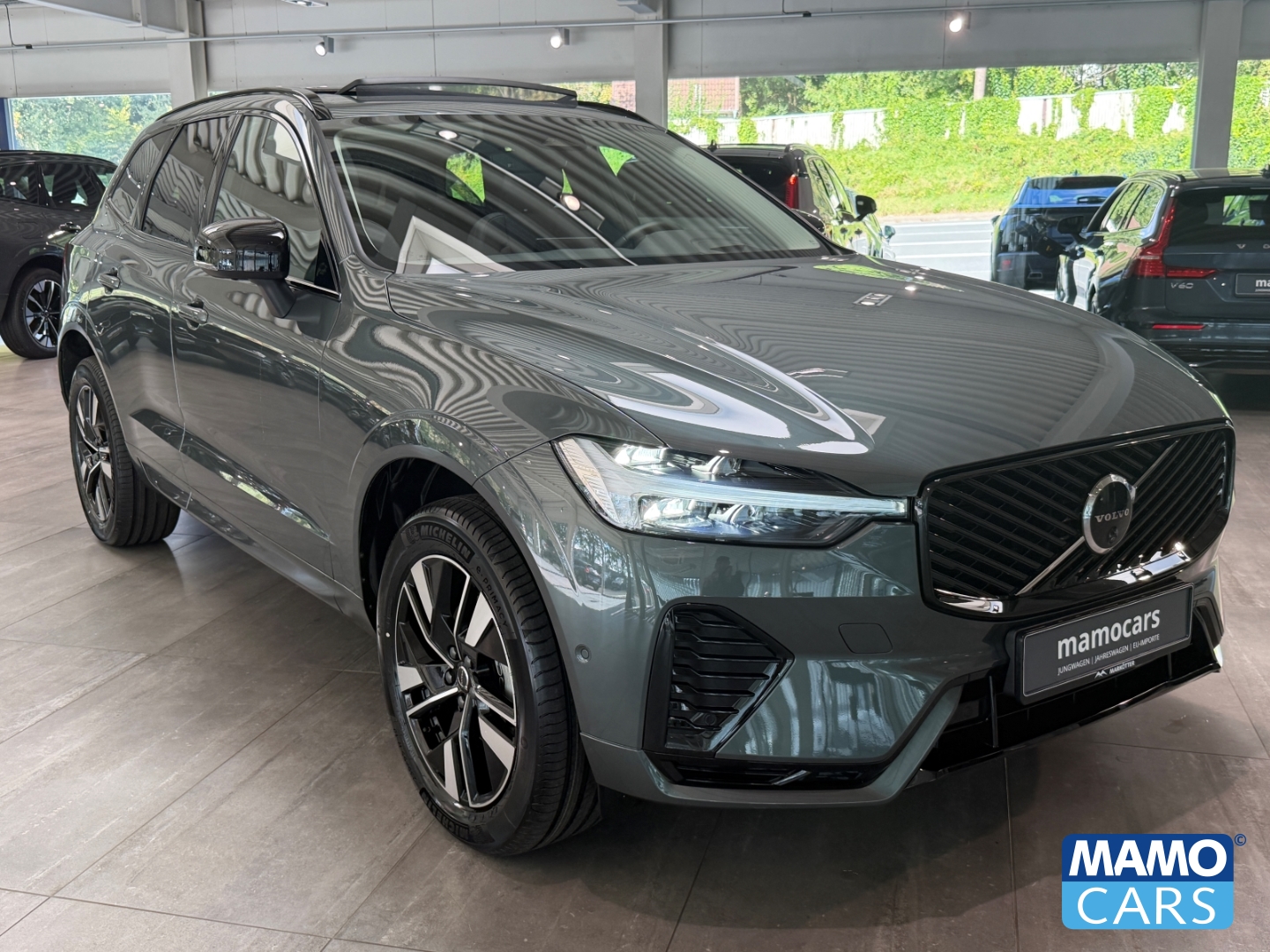 Fahrzeugabbildung Volvo XC60 B5 Plus Dark AWD ACC/BLIS/PANO/360°/HUD