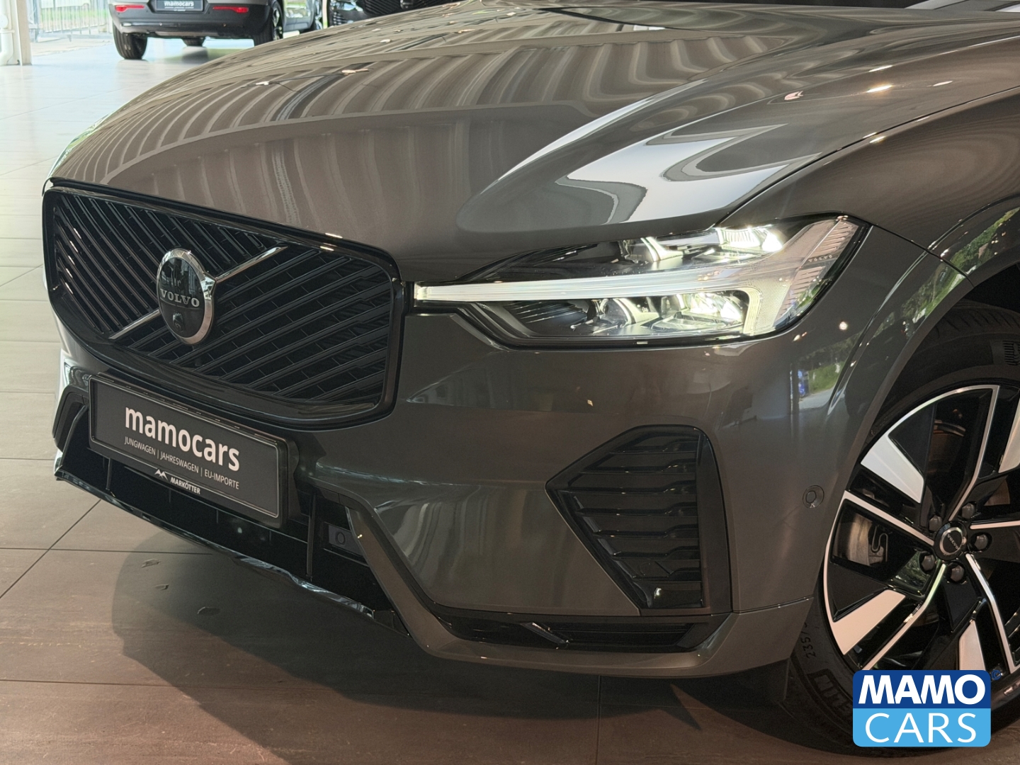 Fahrzeugabbildung Volvo XC60 B5 Plus Dark AWD ACC/BLIS/PANO/360°/HUD