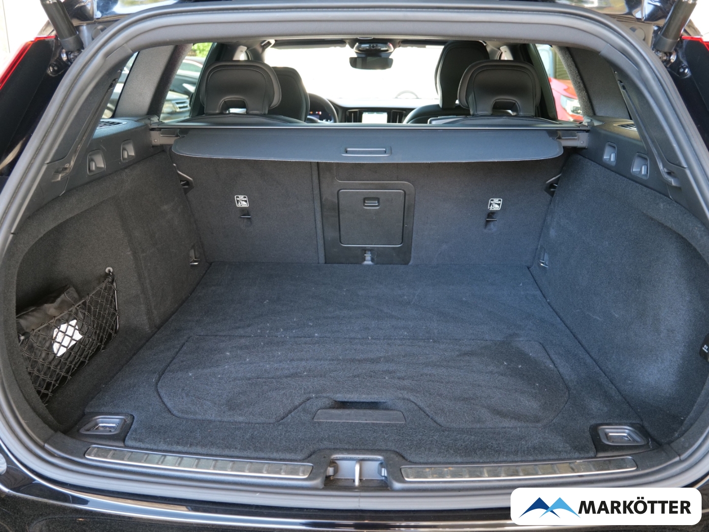 Fahrzeugabbildung Volvo V60 B4 Ultimate Dark AHK/STHZ/PANO/BLIS/360 CAM