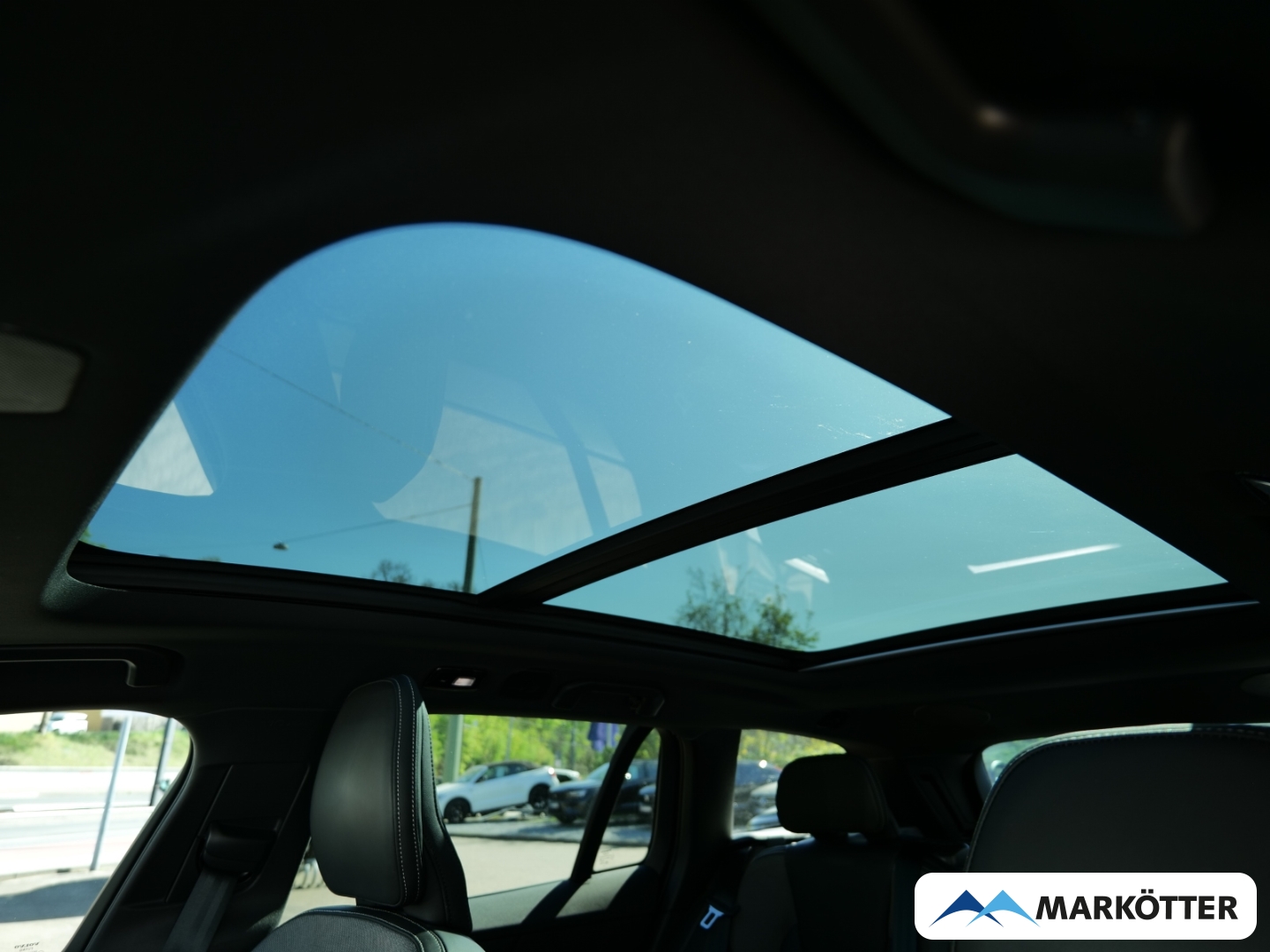 Fahrzeugabbildung Volvo V60 B4 Ultimate Dark AHK/STHZ/PANO/BLIS/360 CAM