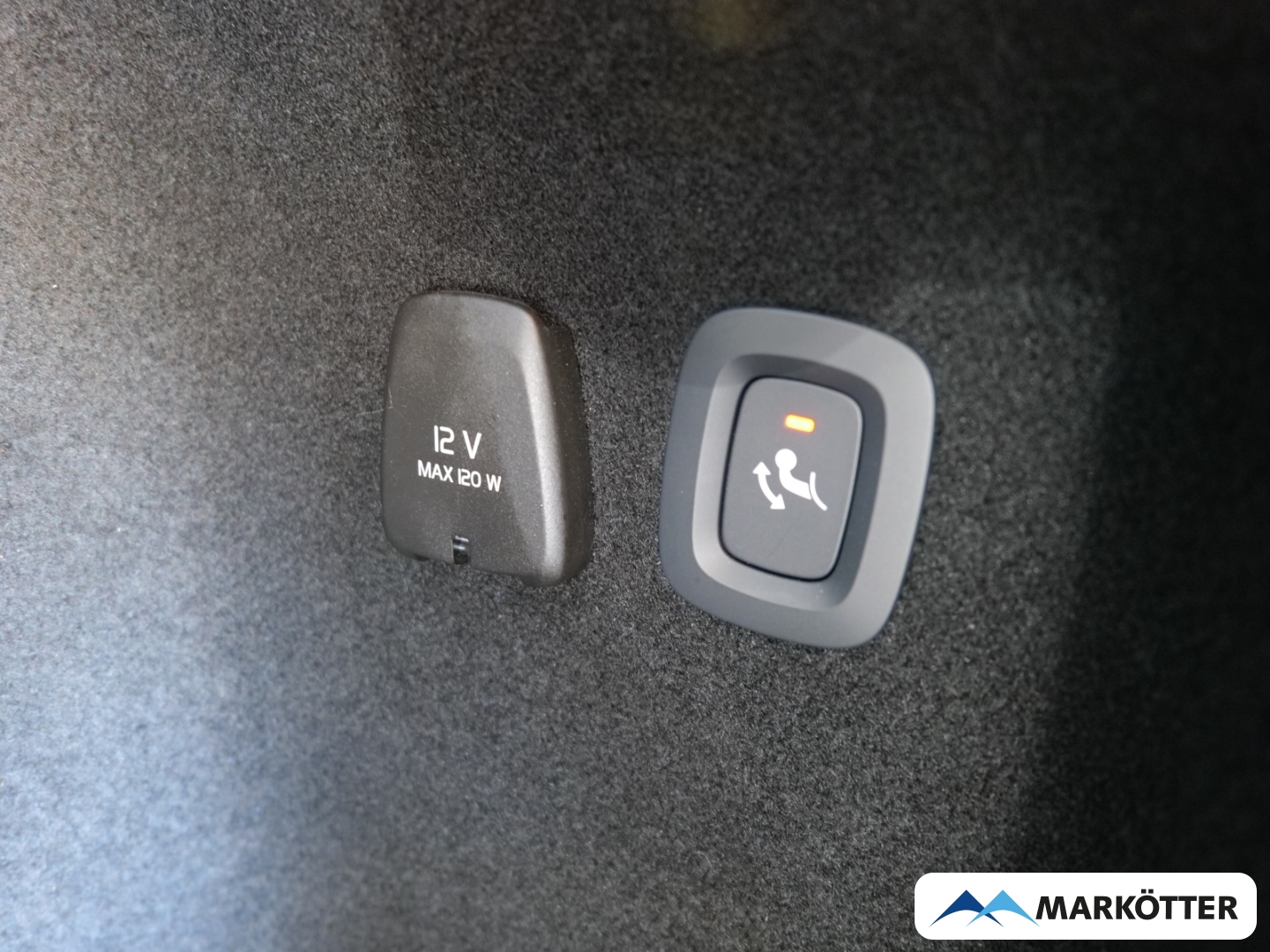 Fahrzeugabbildung Volvo V60 B4 Ultimate Dark AHK/STHZ/PANO/BLIS/360 CAM