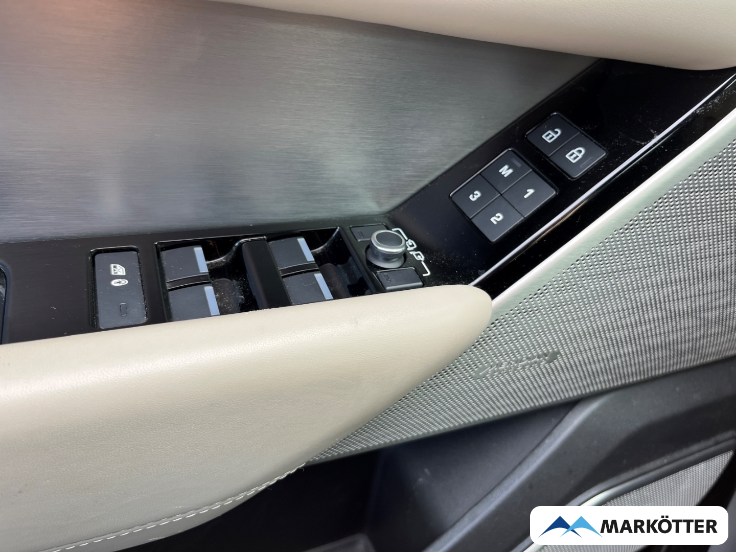 Fahrzeugabbildung Land Rover Range Rover Velar D300 R-Dynamic HSE ACC/Massage/21''