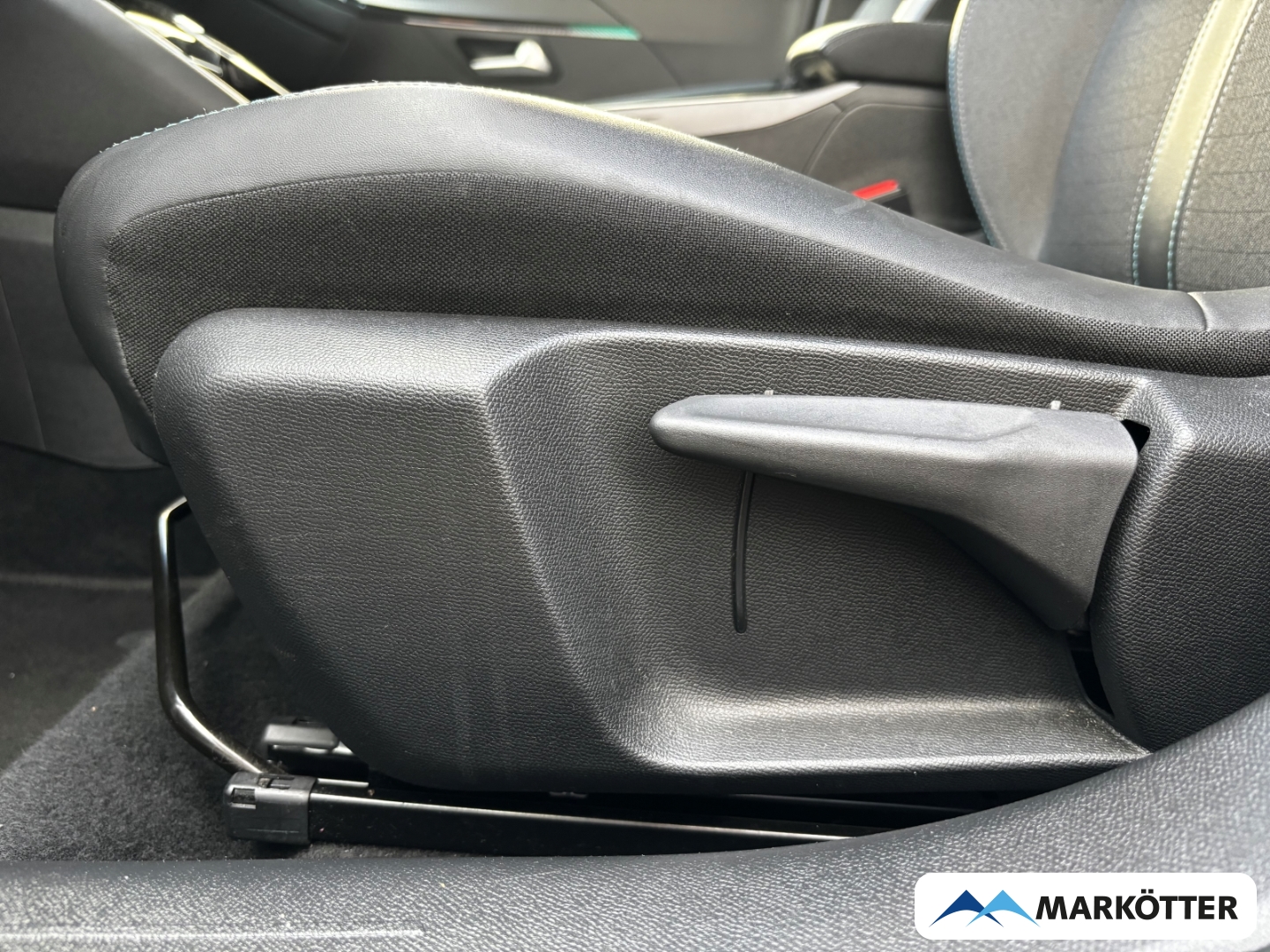 Fahrzeugabbildung Peugeot 208 e- Allure Pack ACC/CAM/LED/SHZ/CARPLAY/11kW