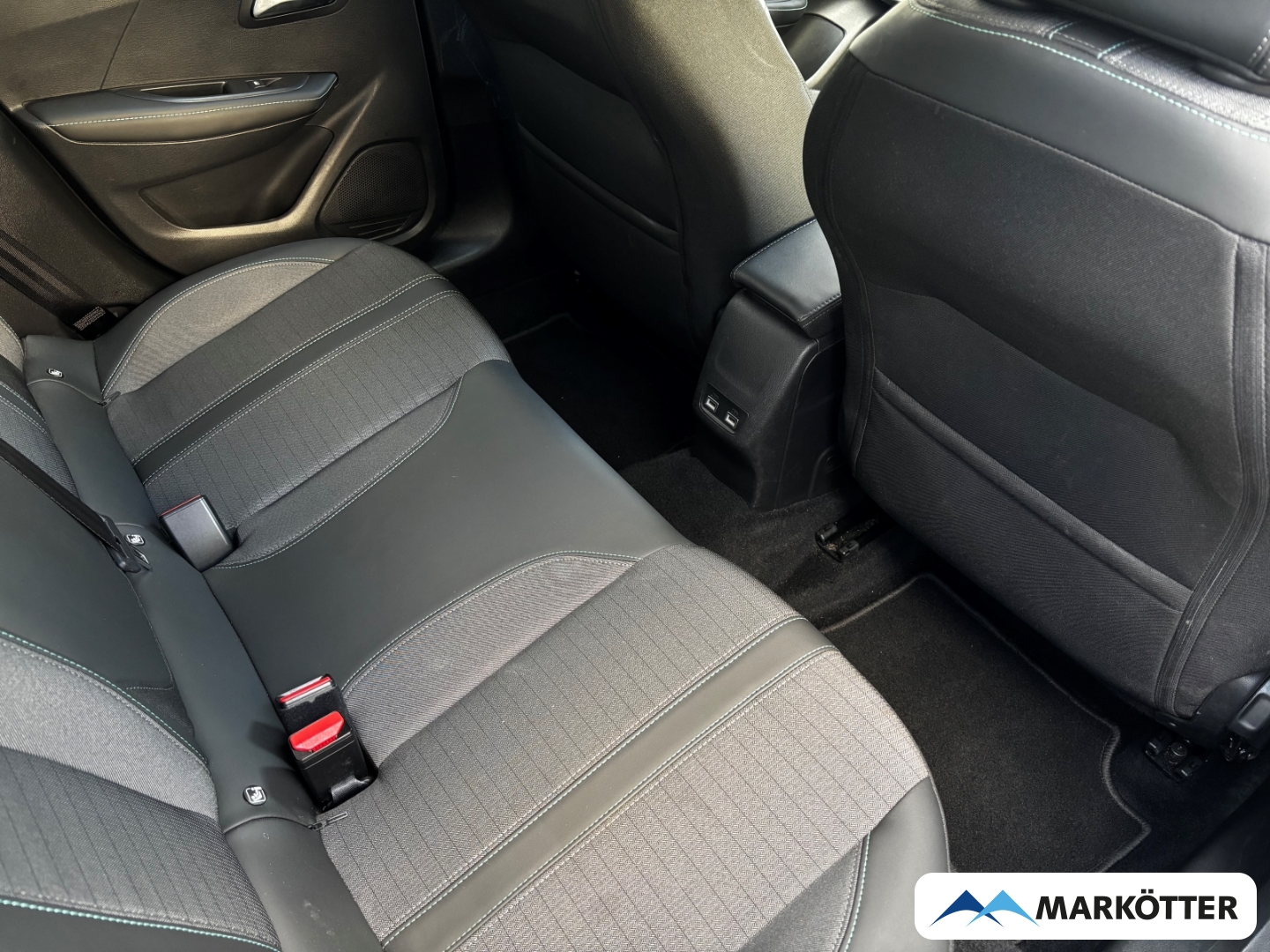 Fahrzeugabbildung Peugeot 208 e- Allure Pack ACC/CAM/LED/SHZ/CARPLAY/11kW