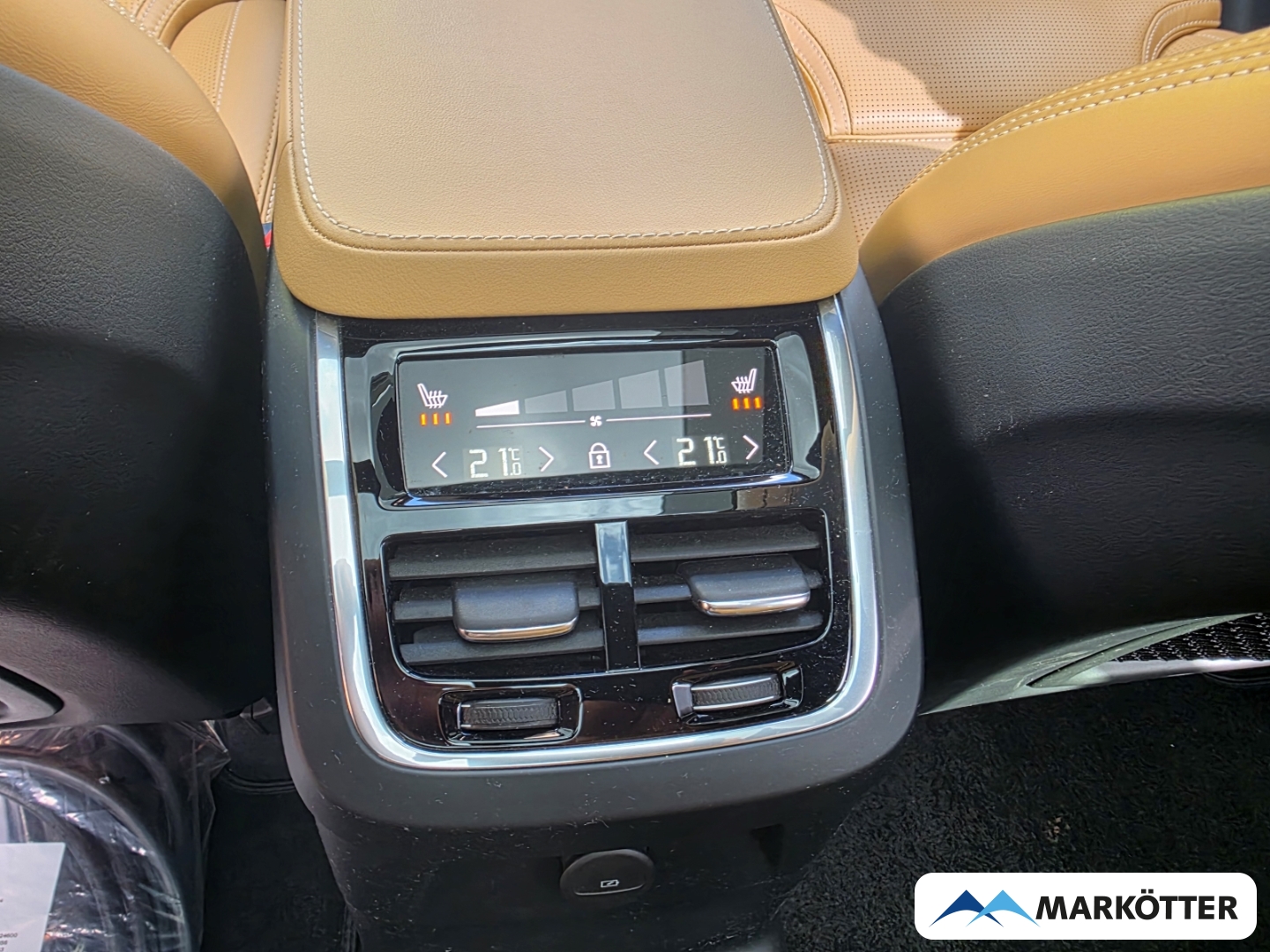 Fahrzeugabbildung Volvo XC90 T8 AWD Ultra Dark Recharge 7-Sitzer AD/B&W