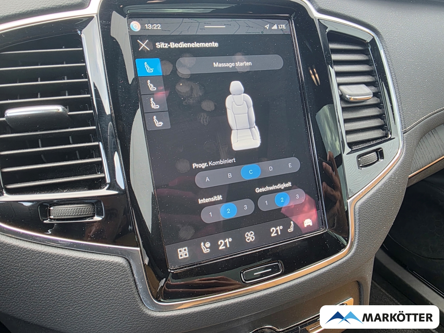 Fahrzeugabbildung Volvo XC90 T8 AWD Ultra Dark Recharge 7-Sitzer AD/B&W