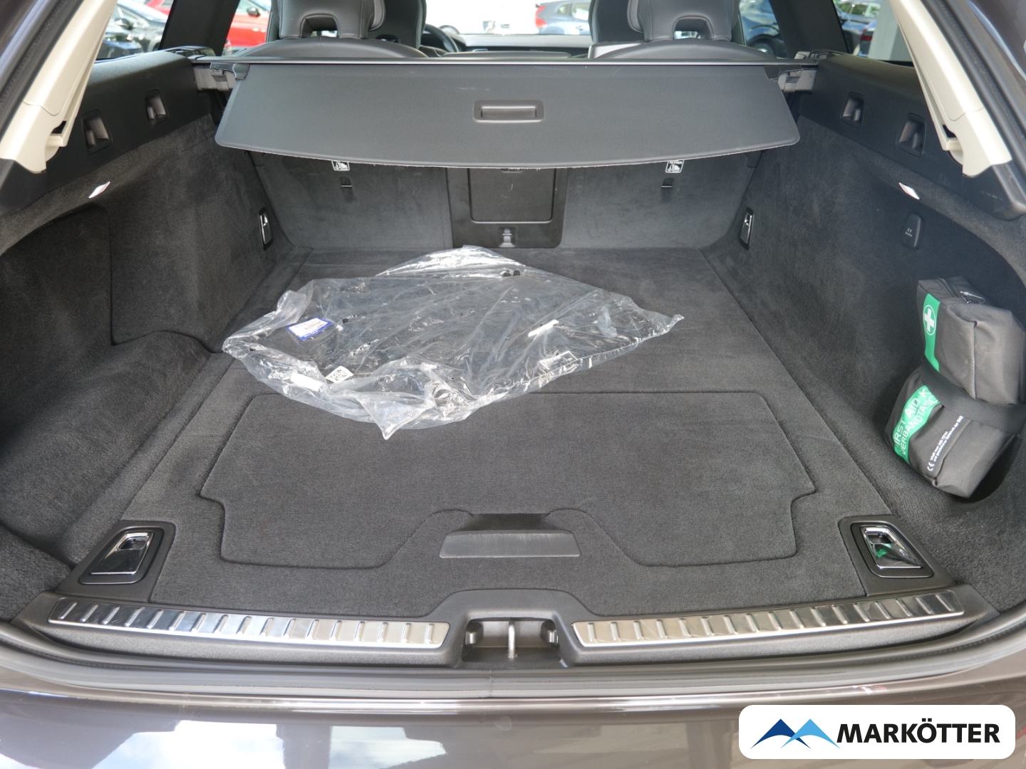 Fahrzeugabbildung Volvo V90 T6 AWD Plus Dark Recharge AHK/ACC/360°/H&K