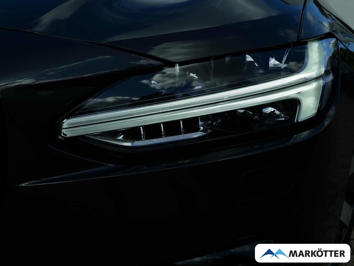 Fahrzeugabbildung Volvo V90 T6 AWD Plus Dark Recharge AHK/ACC/360°/H&K