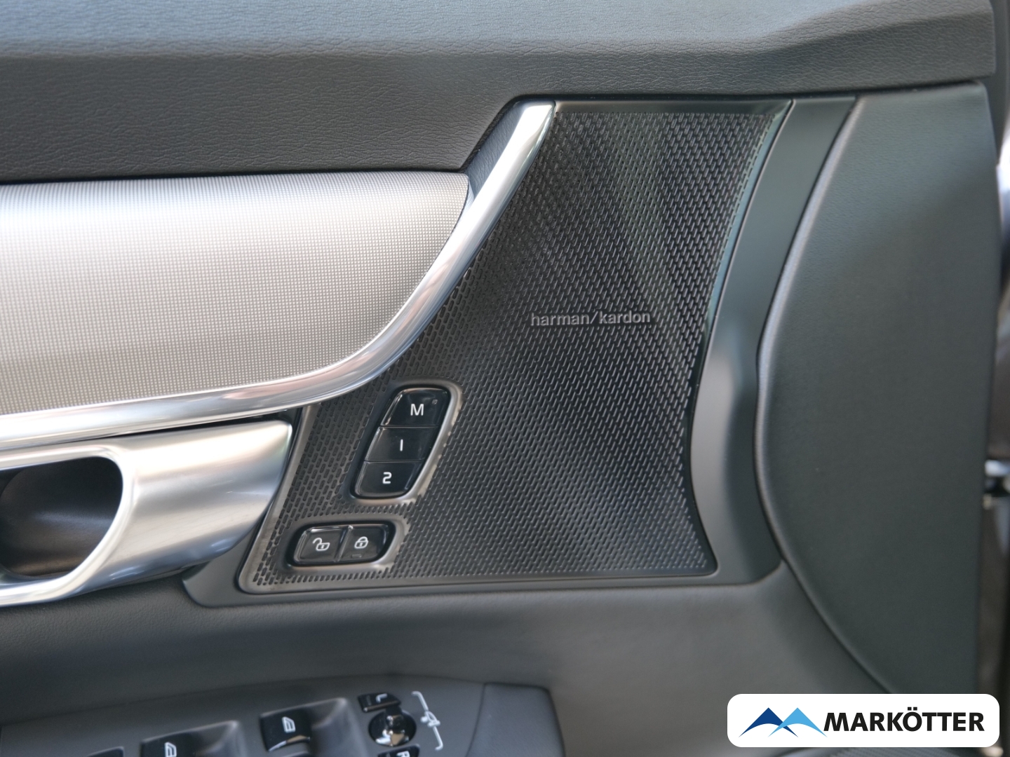 Fahrzeugabbildung Volvo V90 T6 AWD Plus Dark Recharge AHK/ACC/360°/H&K