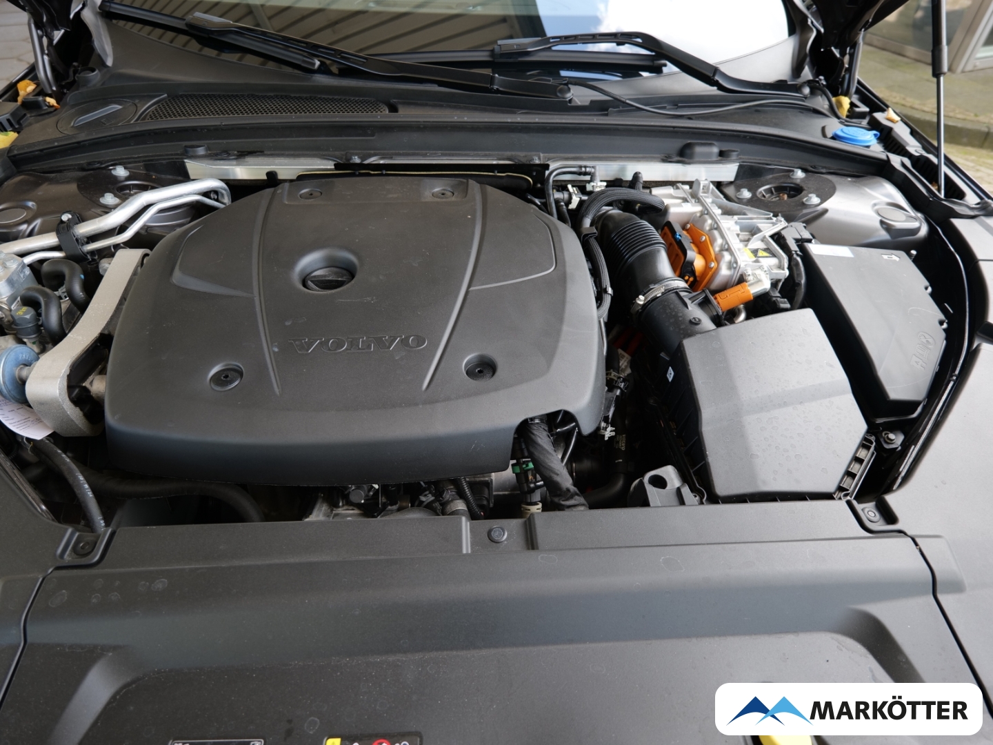 Fahrzeugabbildung Volvo V90 T6 AWD Plus Dark Recharge AHK/ACC/360°/H&K