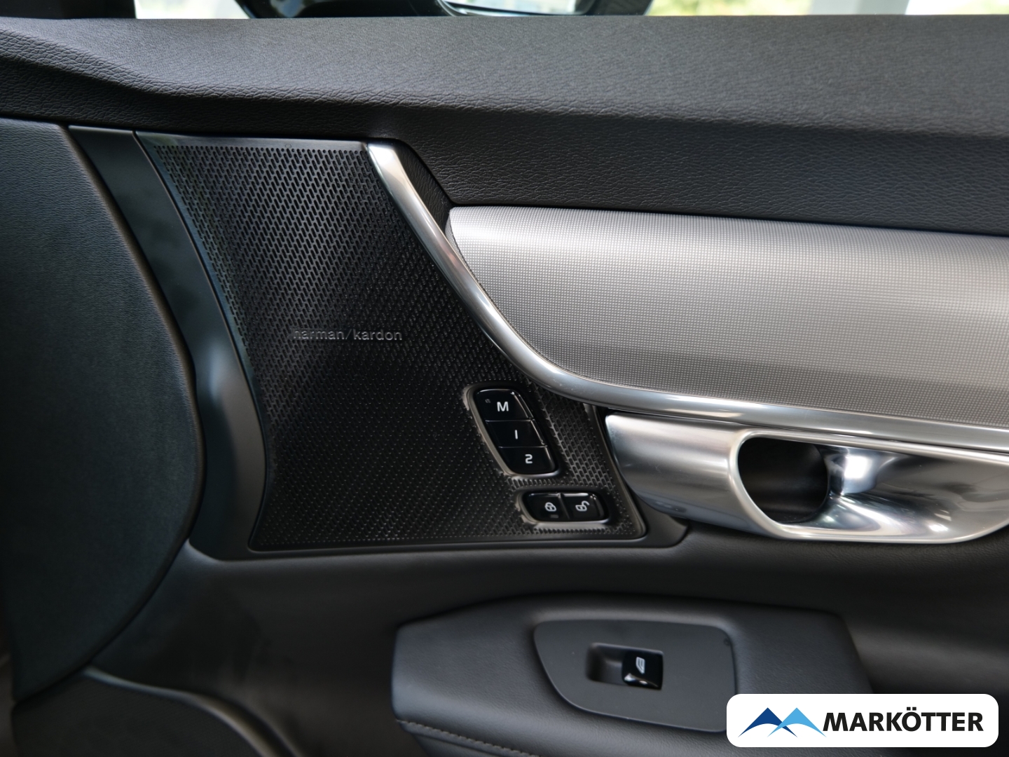 Fahrzeugabbildung Volvo V90 T6 AWD Plus Dark Recharge AHK/ACC/360°/H&K