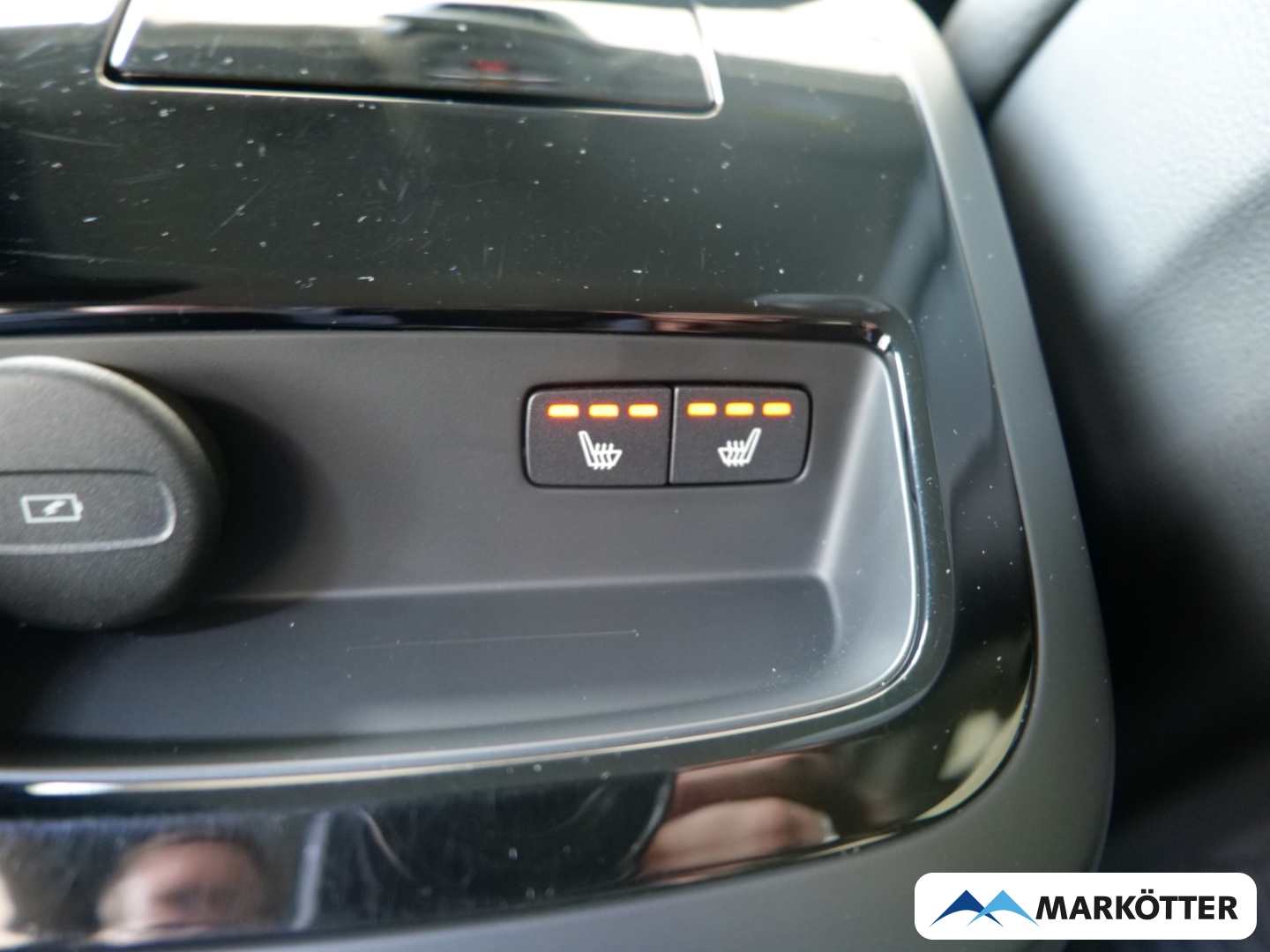 Fahrzeugabbildung Volvo V90 T6 AWD Plus Dark Recharge AHK/ACC/360°/H&K