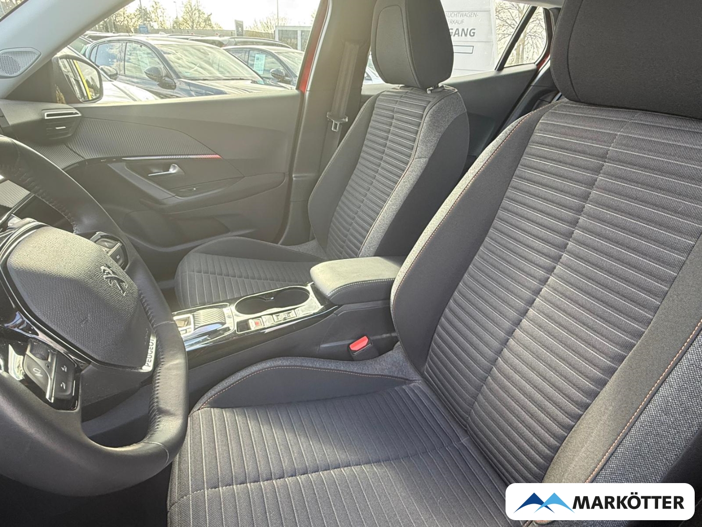 Fahrzeugabbildung Peugeot 2008 e- Active 360CAM/PDC/KLIMA/TEMP/CARPLY/LED/DAB