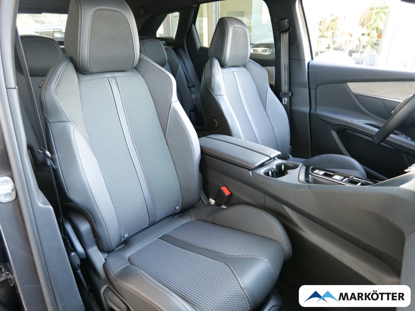 Fahrzeugabbildung Peugeot 3008 GT 1.2 PureTech 130 BLIS/CAM180°/SHZ/LED/