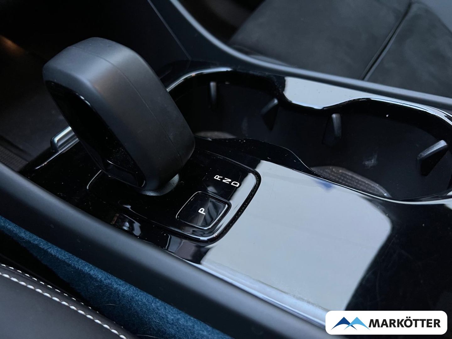 Fahrzeugabbildung Volvo C40 AWD Recharge Plus ACC/PANO/KEYLESS/STANDHZG