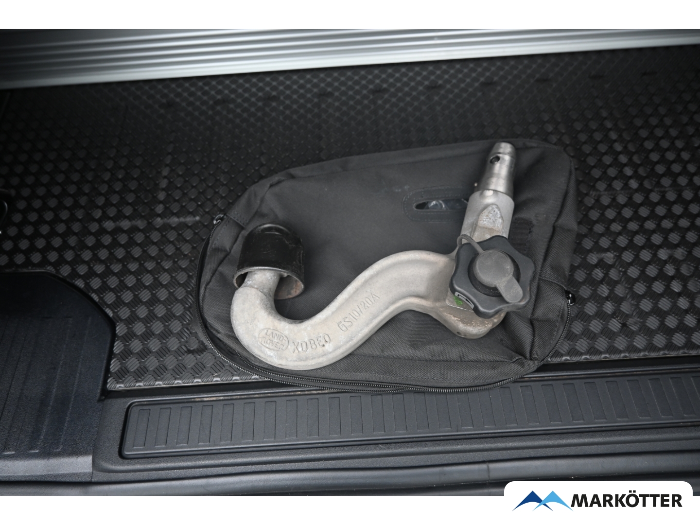Fahrzeugabbildung Land Rover Defender 90 D200 Basis/AHK/360°/Falt-Dach