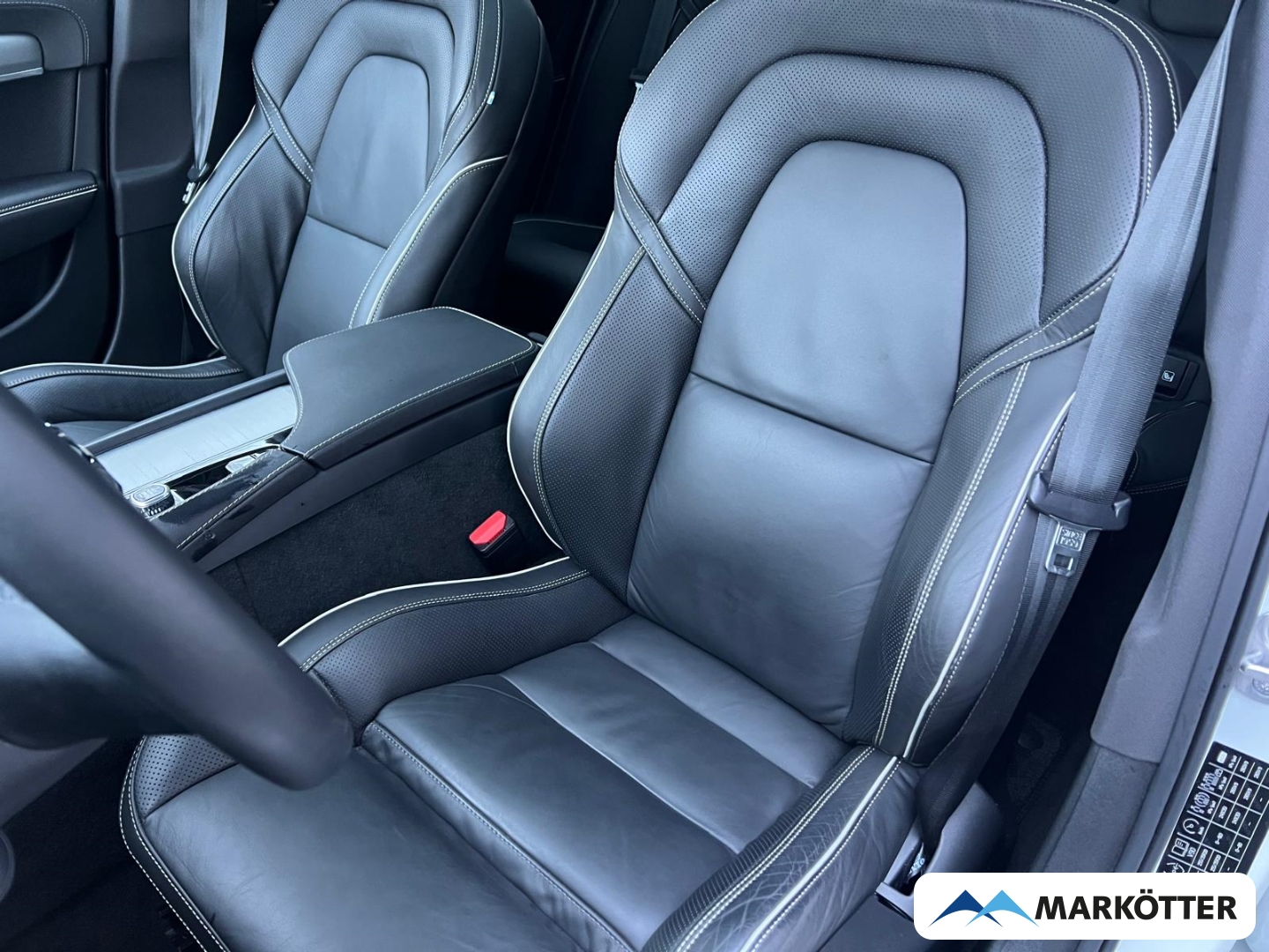 Fahrzeugabbildung Volvo V90 Kombi Ultimate Dark AWD BLIS/ACC/PANO/AHK/4xSHZ