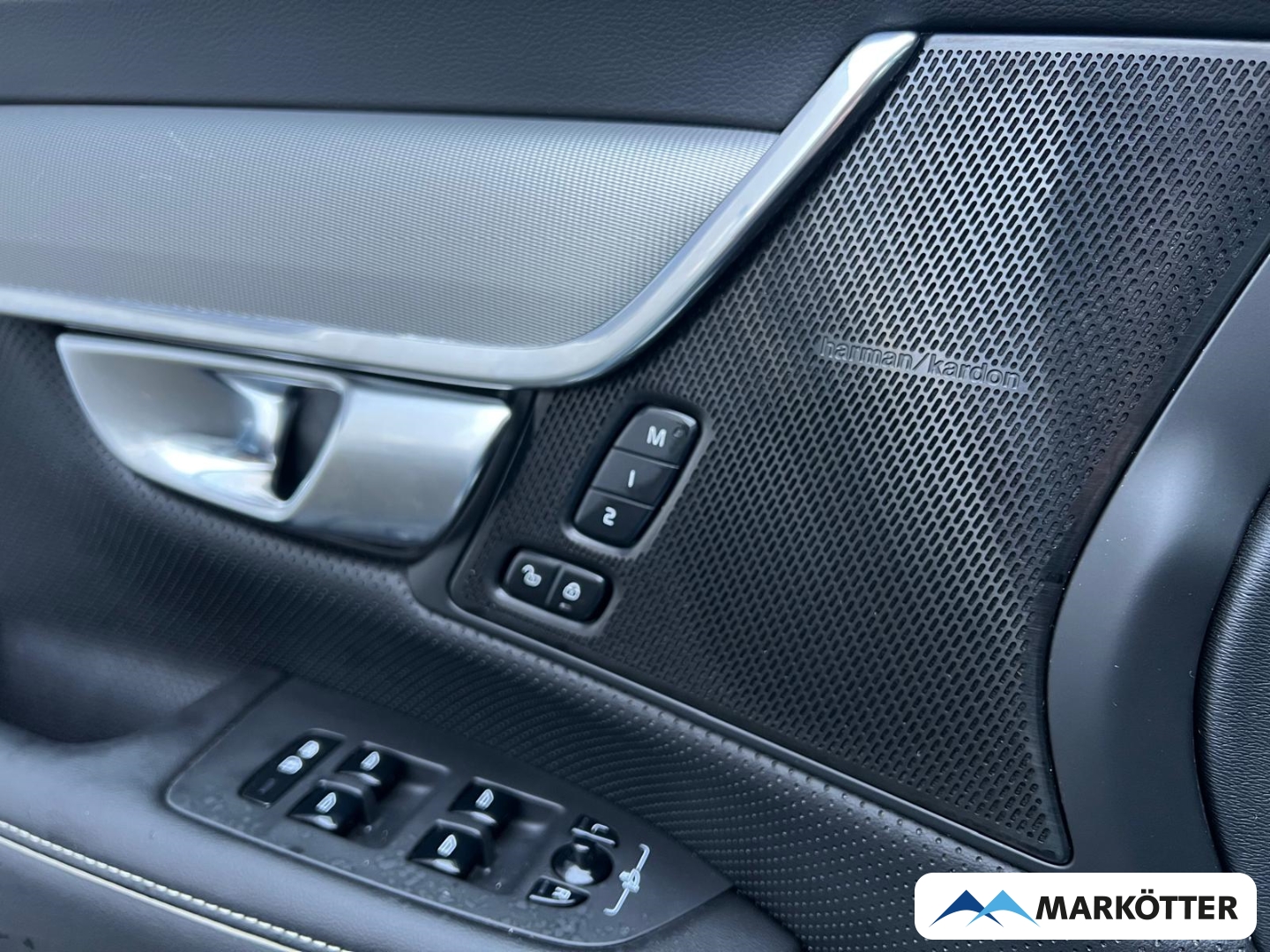 Fahrzeugabbildung Volvo V90 Kombi Ultimate Dark AWD BLIS/ACC/PANO/AHK/4xSHZ