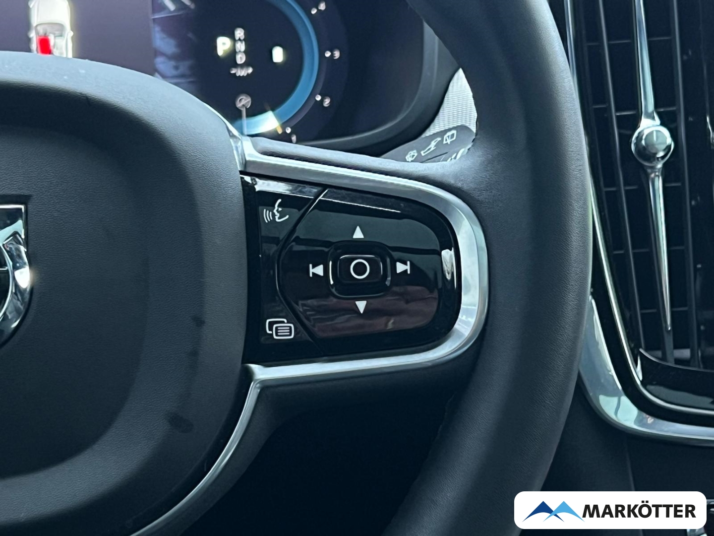 Fahrzeugabbildung Volvo V90 Kombi Ultimate Dark AWD BLIS/ACC/PANO/AHK/4xSHZ