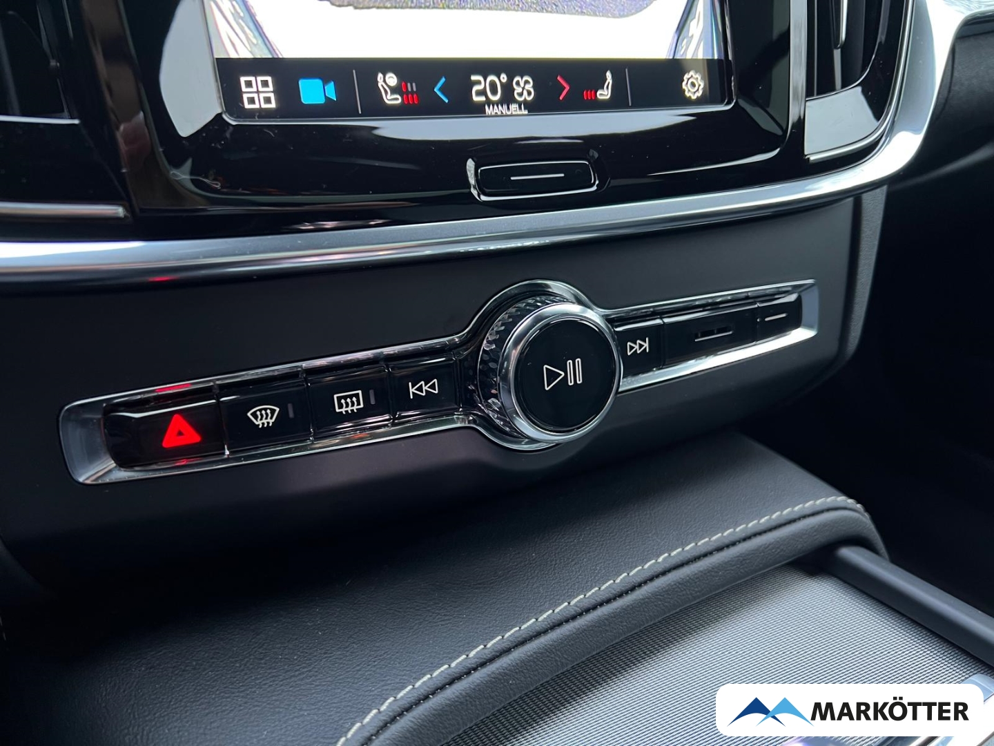 Fahrzeugabbildung Volvo V90 Kombi Ultimate Dark AWD BLIS/ACC/PANO/AHK/4xSHZ