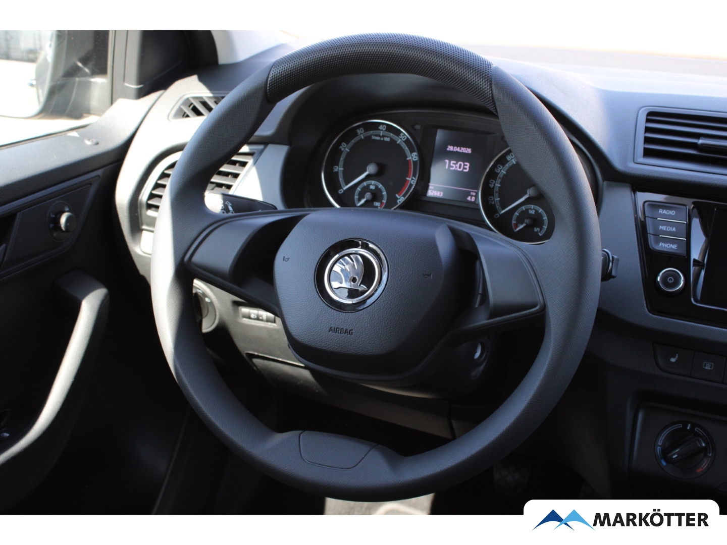 Fahrzeugabbildung SKODA Fabia 1.0 Combi Active SHZ/Dachreling/Klima/DAB+