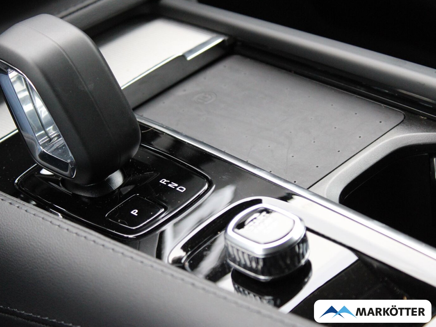 Fahrzeugabbildung Volvo XC90 T8 Core AWD 7-Sitzer/ACC/CAM/AHK/20''/SHZ