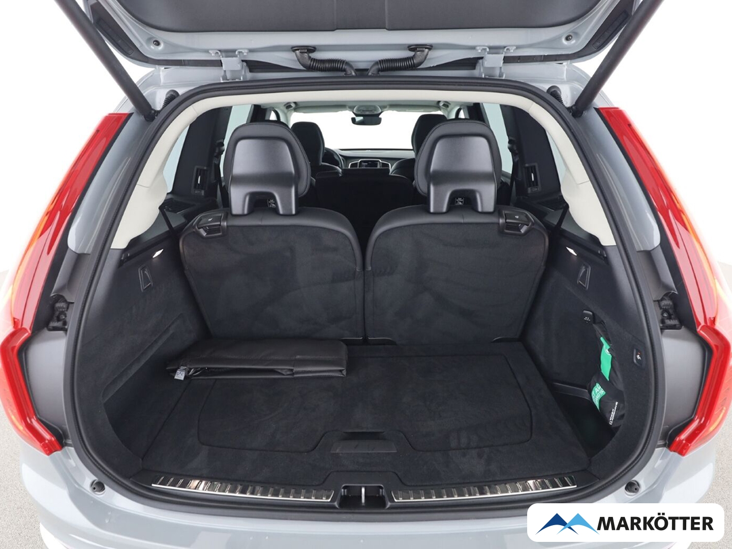 Fahrzeugabbildung Volvo XC90 T8 Core AWD 7-Sitzer/ACC/CAM/AHK/20''/SHZ