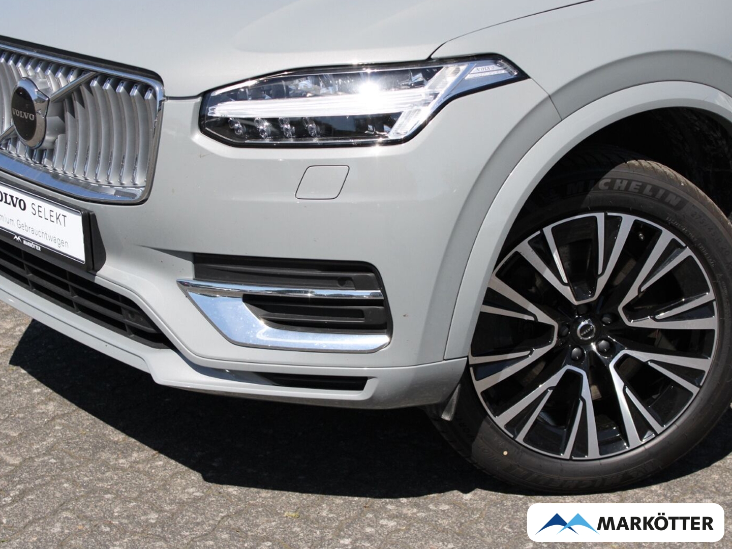 Fahrzeugabbildung Volvo XC90 T8 Core AWD 7-Sitzer/ACC/CAM/AHK/20''/SHZ