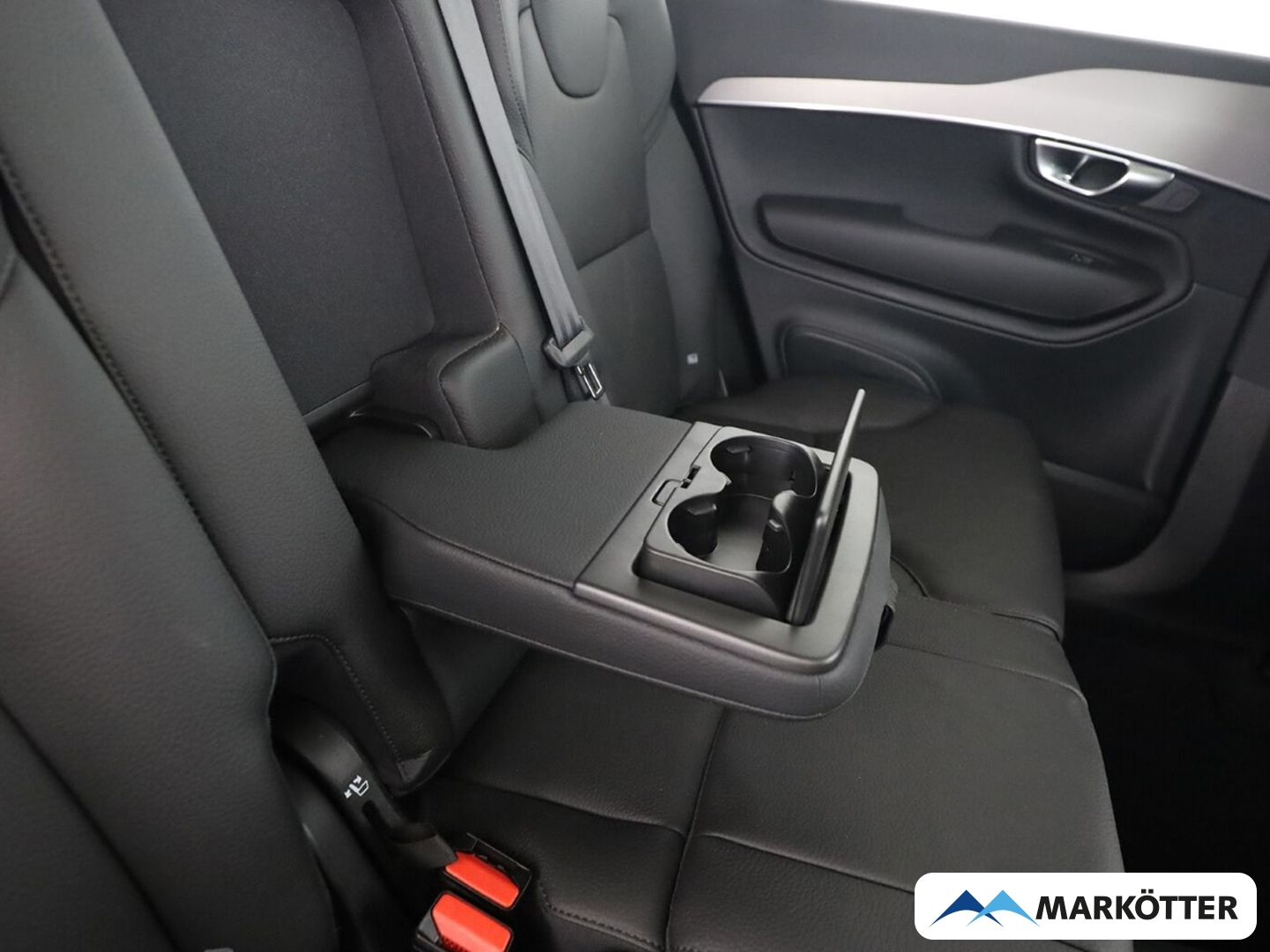 Fahrzeugabbildung Volvo XC90 T8 Core AWD 7-Sitzer/ACC/CAM/AHK/20''/SHZ