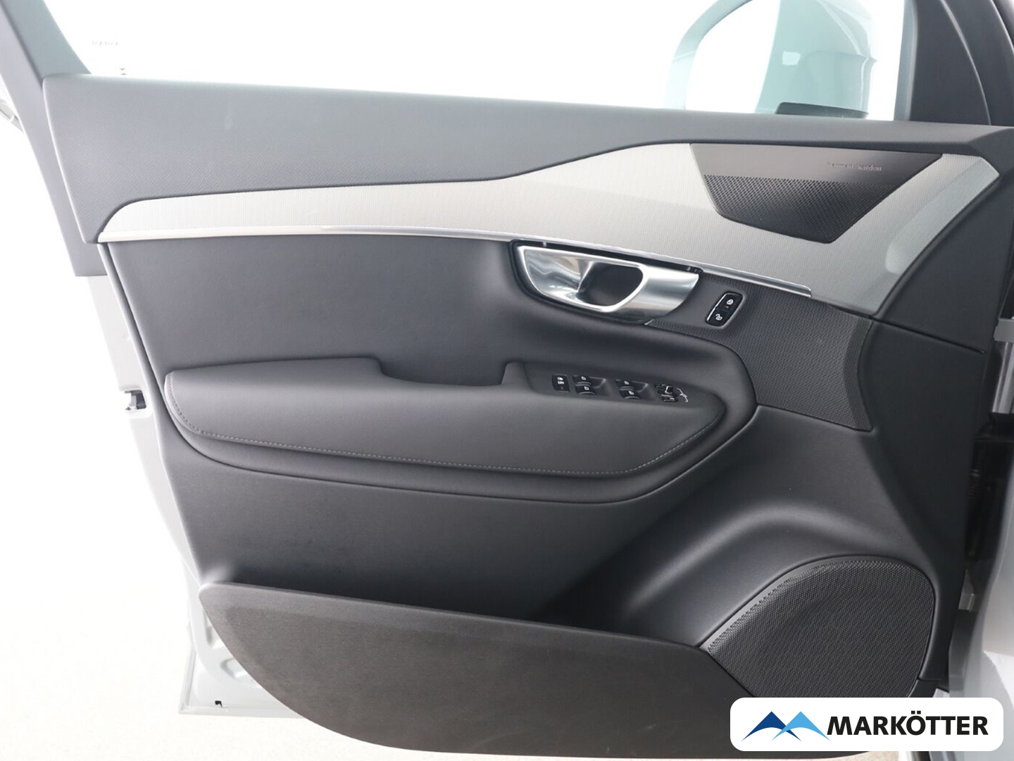 Fahrzeugabbildung Volvo XC90 T8 Core AWD 7-Sitzer/ACC/CAM/AHK/20''/SHZ