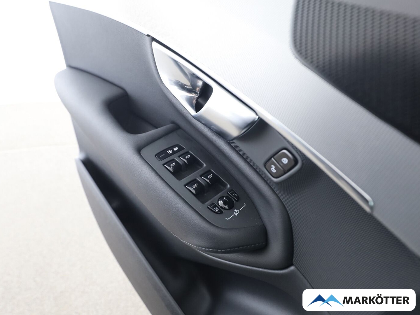 Fahrzeugabbildung Volvo XC90 T8 Core AWD 7-Sitzer/ACC/CAM/AHK/20''/SHZ