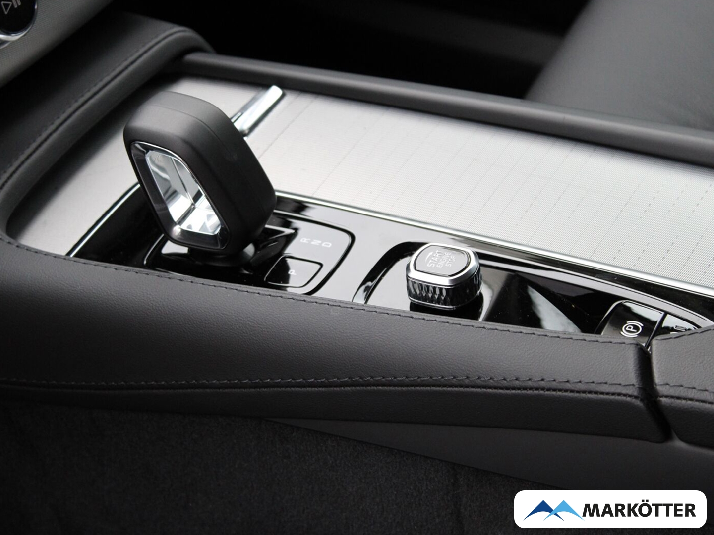 Fahrzeugabbildung Volvo XC90 T8 Core AWD 7-Sitzer/ACC/CAM/AHK/20''/SHZ