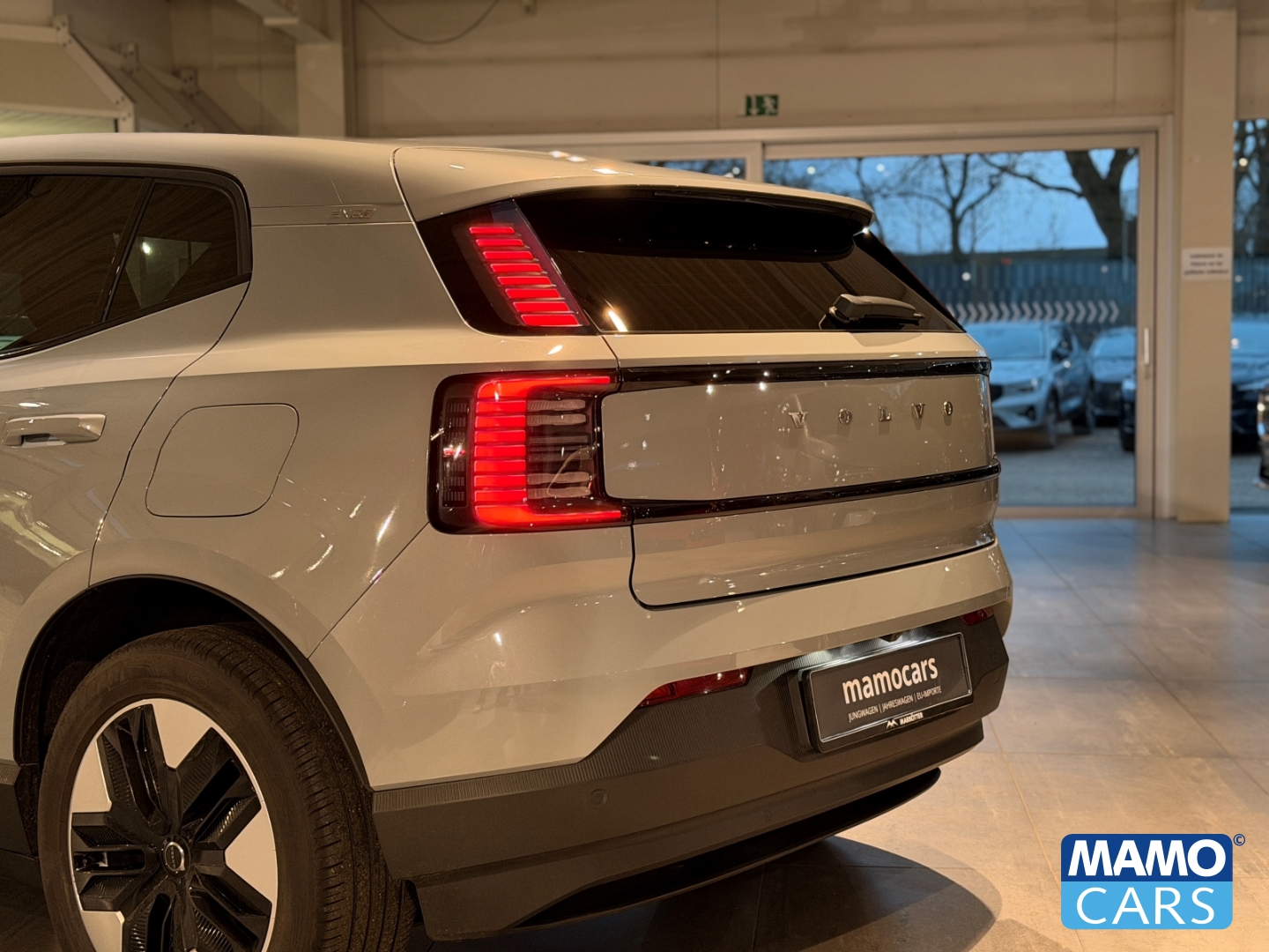 Fahrzeugabbildung Volvo EX30 Core Extended Range WP/ACC/BLIS/LHZ/SHZ/CAM