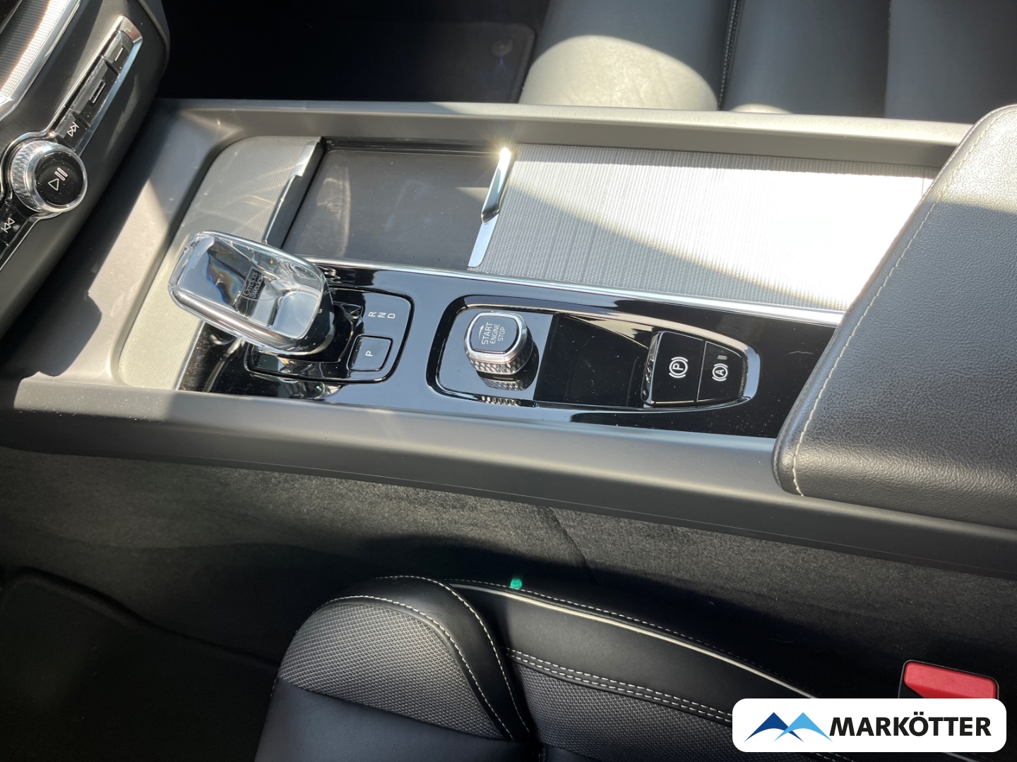 Fahrzeugabbildung Volvo XC60 T6 AWD Recharge Plus Dark ACC/Pano/H&K/AHK